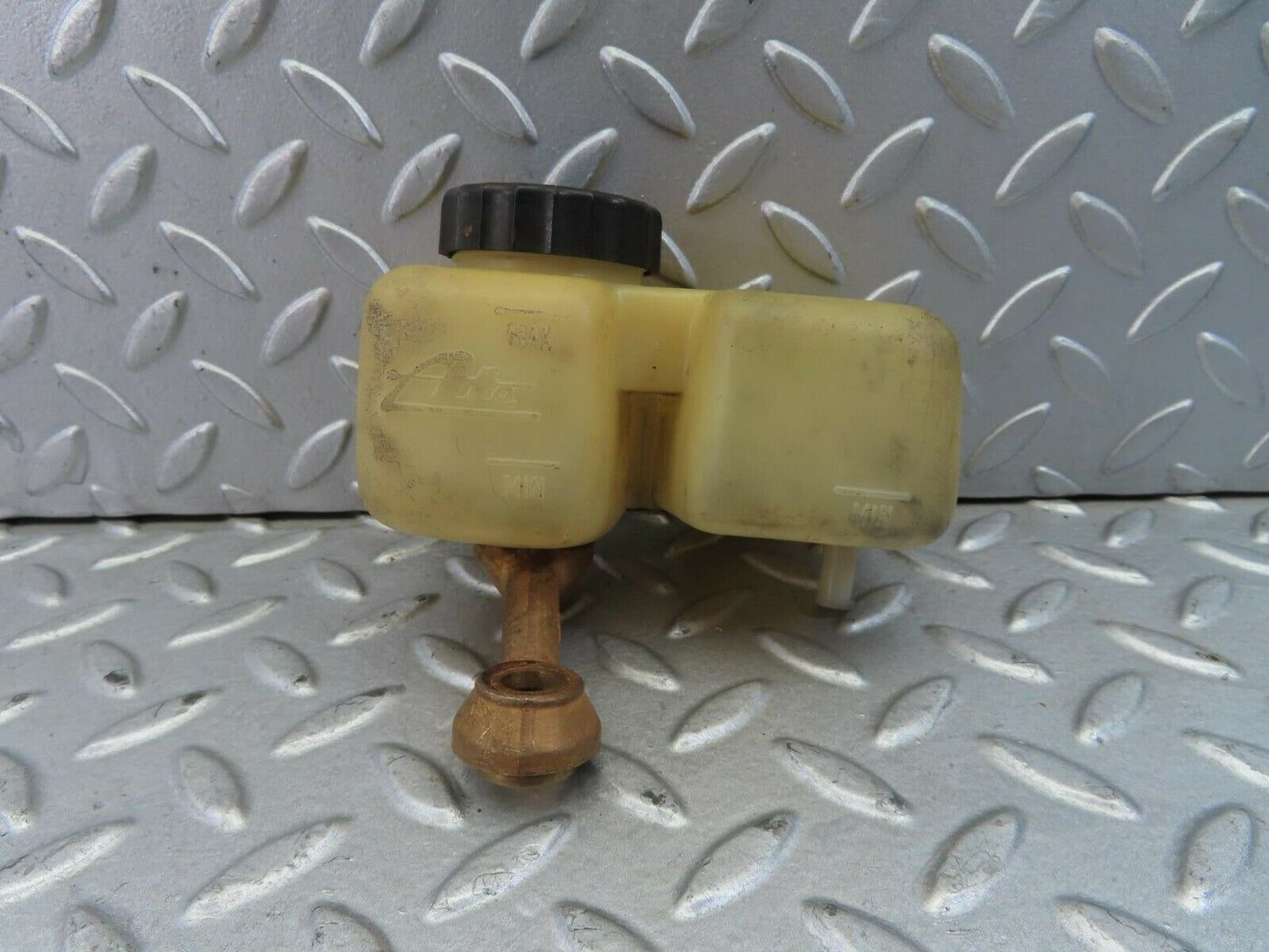 8627 Mercedes-Benz W111 Brake Fluid Reservoir Tank