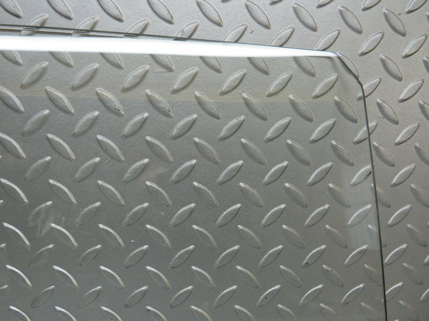 23649 Mercedes-Benz W114 280E Front Right Door Window Glass