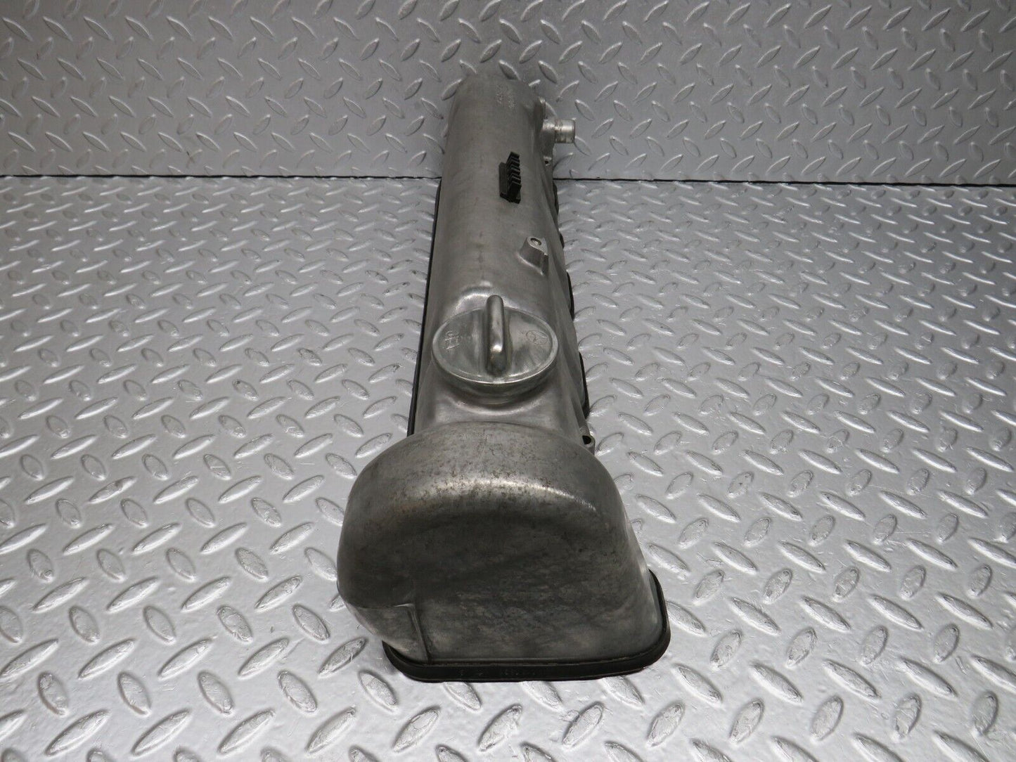 39895 Mercedes-Benz R107 350SL Coupe Cylinder Head Valve Cover Right 1160163305 1160160621