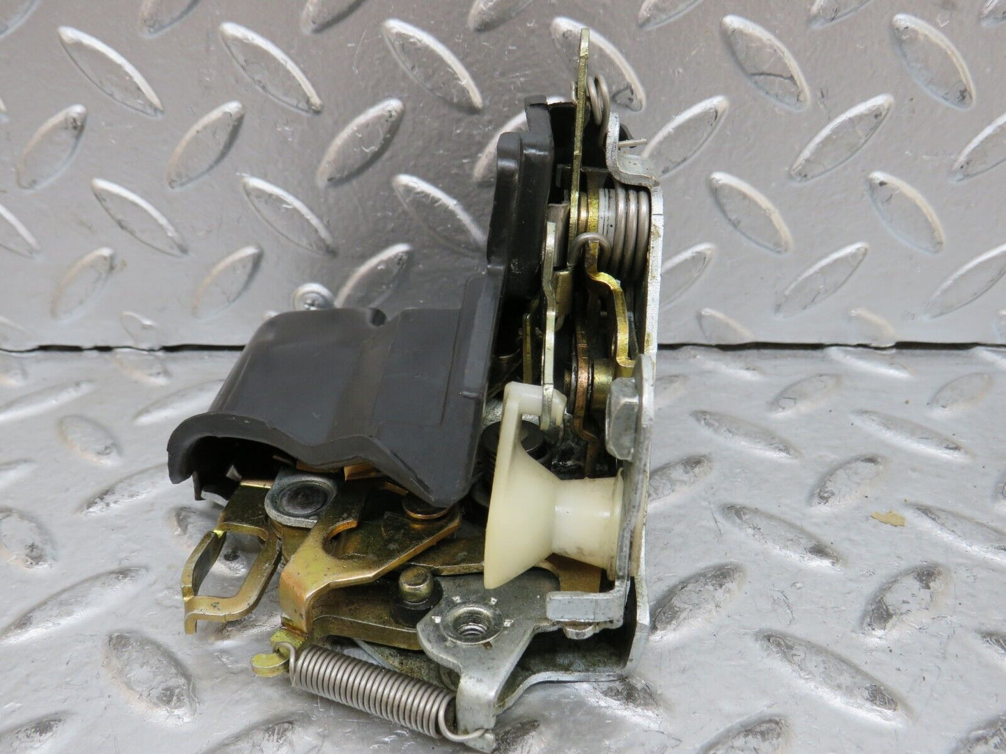 28290 Mercedes-Benz S123 240D Wagon Rear Right Door Lock Mechanism 1237330208