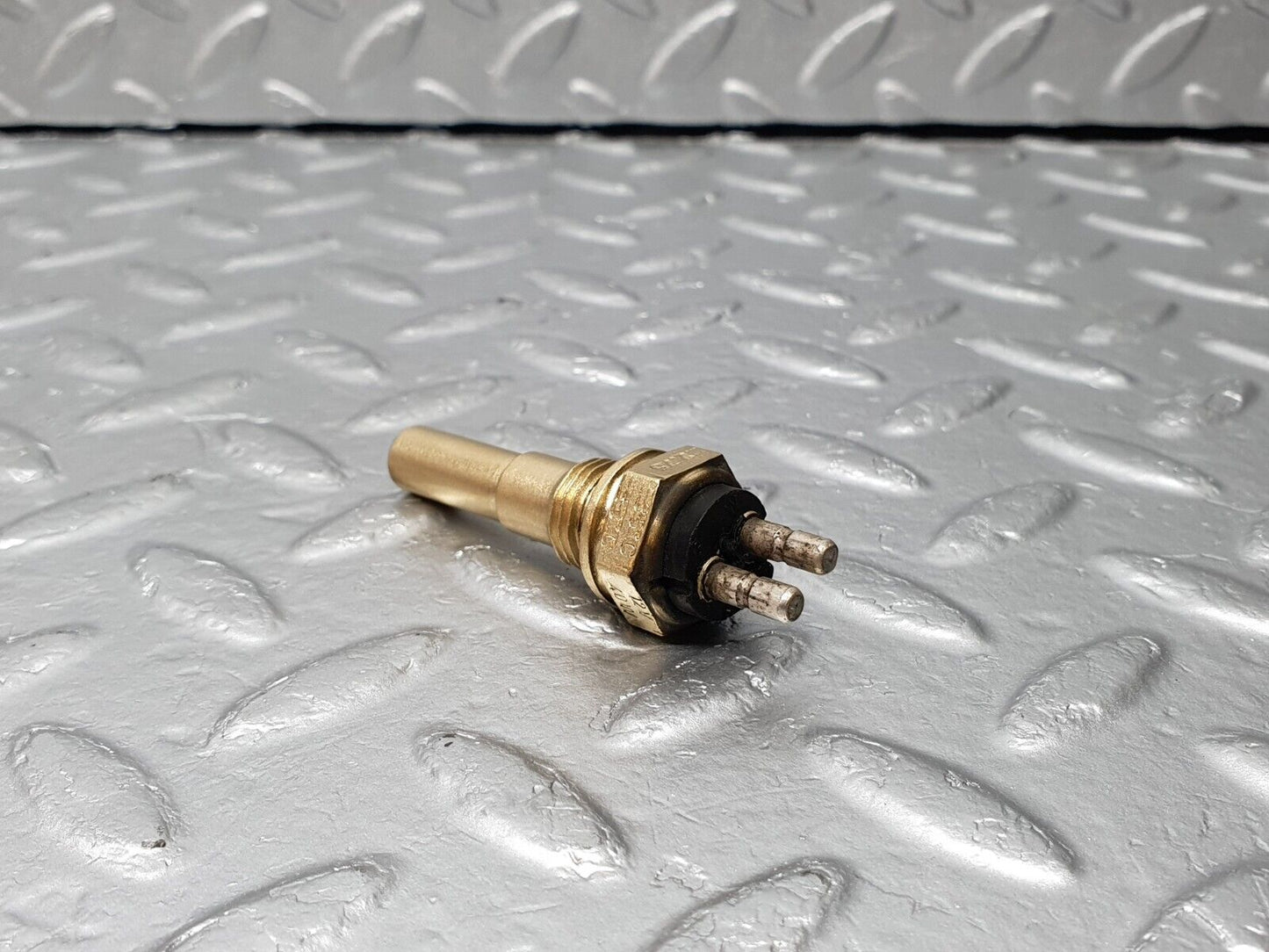 41354 Mercedes-Benz R107 Coupe Coolant Temperature Sensor VDO
