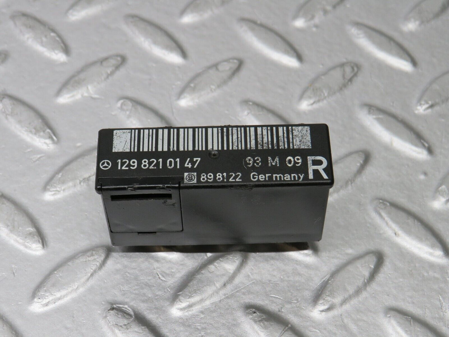 38396 Mercedes-Benz R129 280SL Coupe Right Seat Locking Relay 1298210147