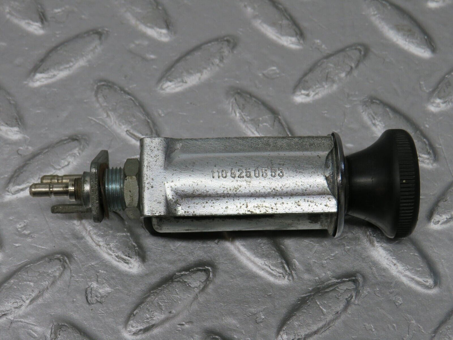 37532 Mercedes-Benz W109 300SEL Cigarette Lighter 1108250553