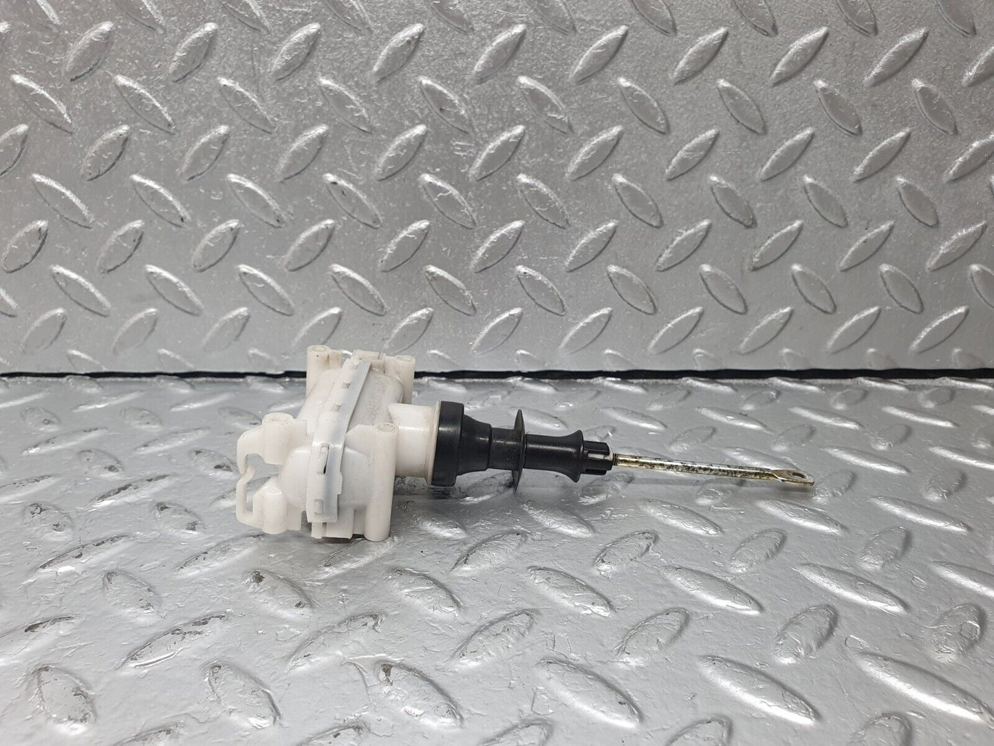 42774 Mercedes-Benz W201 190 2.0L Rear Left Door Lock Vacuum Actuator