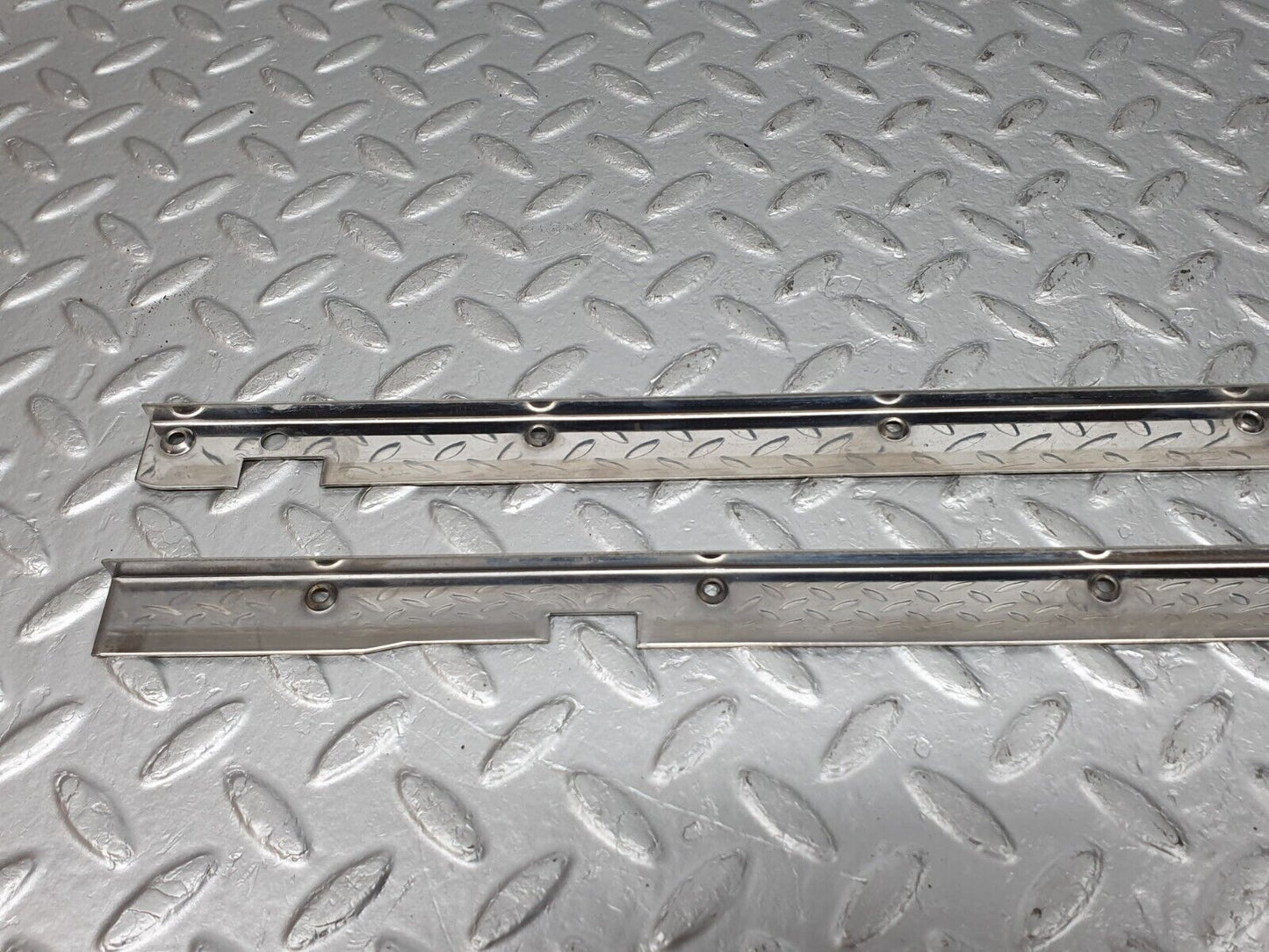 41058 Mercedes-Benz W126 300SE Sunroof Chrome Trim Set