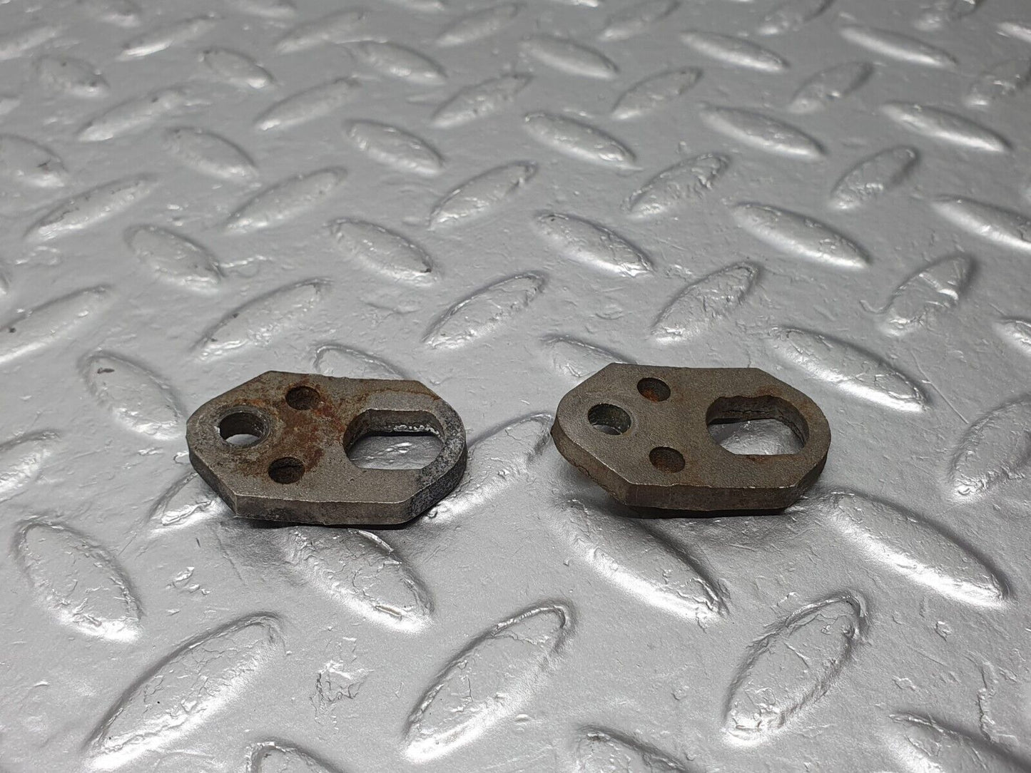 41361 Mercedes-Benz W116 350SE Fuel Injector Bracket Holder 2X