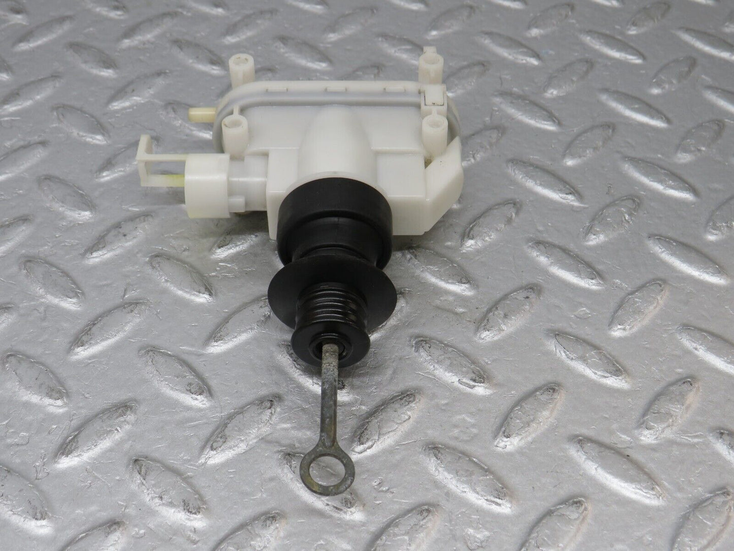 36631 Mercedes-Benz W201 190E Front Left Door Lock Vacuum Actuator