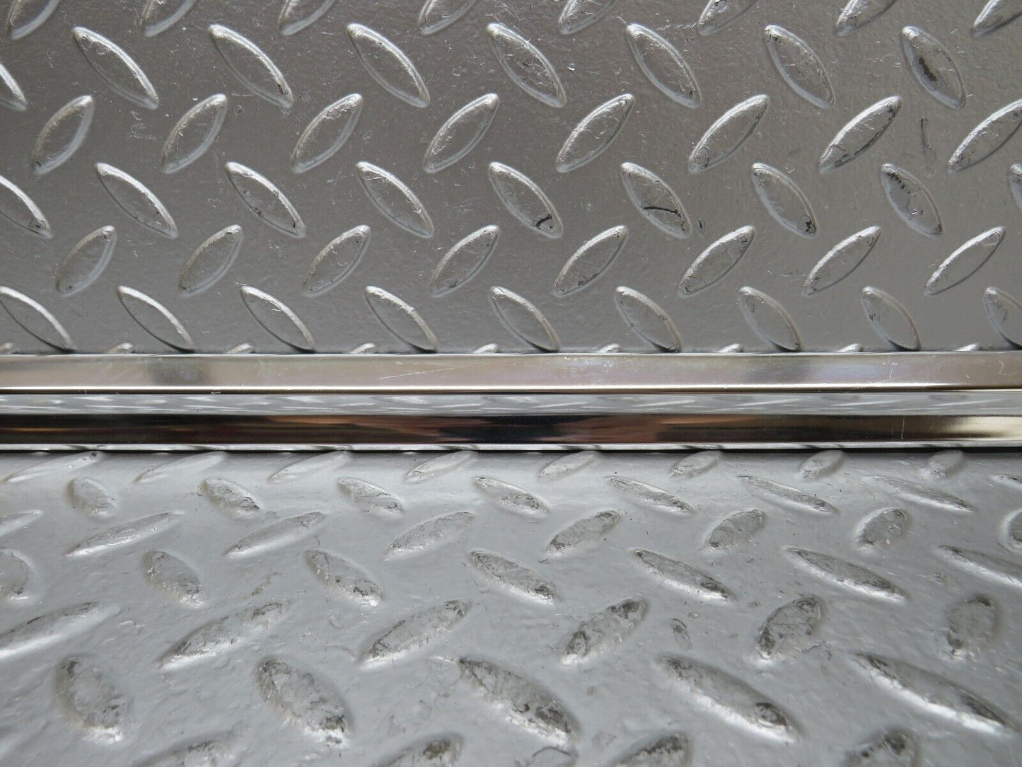 26406 Mercedes-Benz W116 450SE Front Left Door Chrome Trim