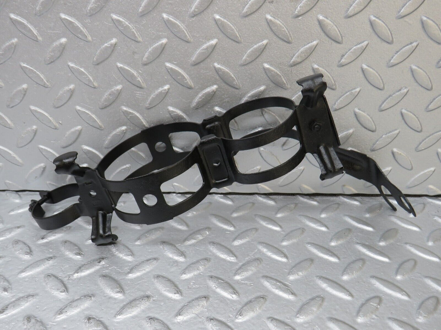 36779 Mercedes-Benz W201 190E 2.0L Fuel Pump Fuel Filter Bracket