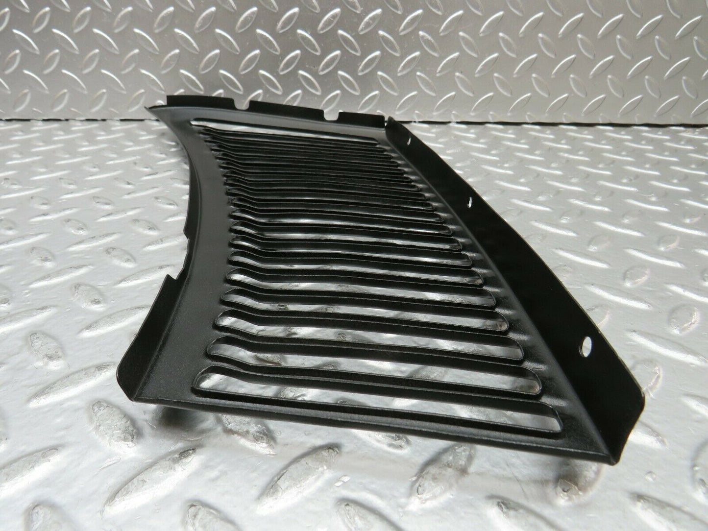 22868 Mercedes-Benz C107 450SLC Coupe Air Intake Grill Right Side