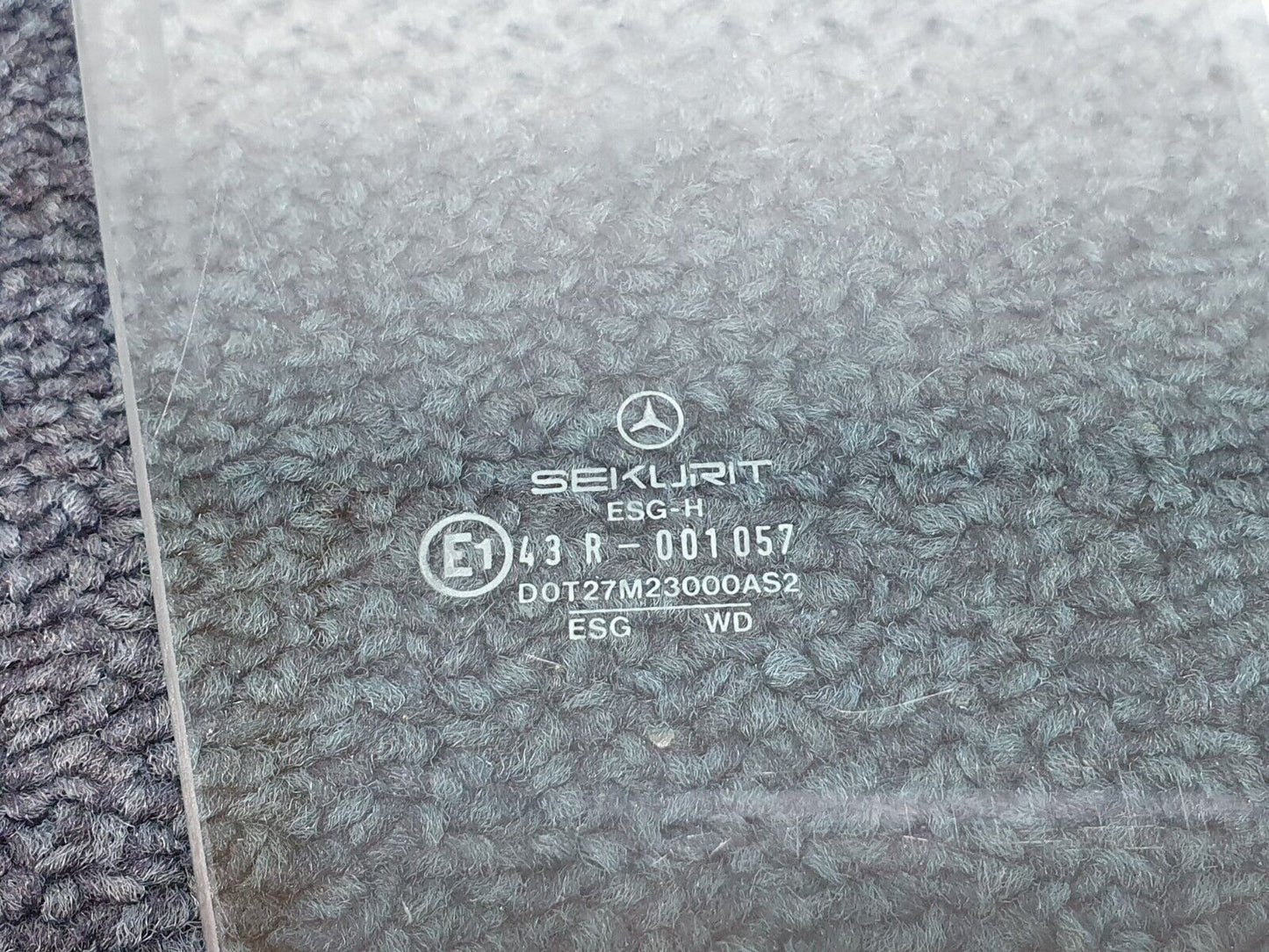 41409 Mercedes-Benz W124 200E Front Right Door Window Glass