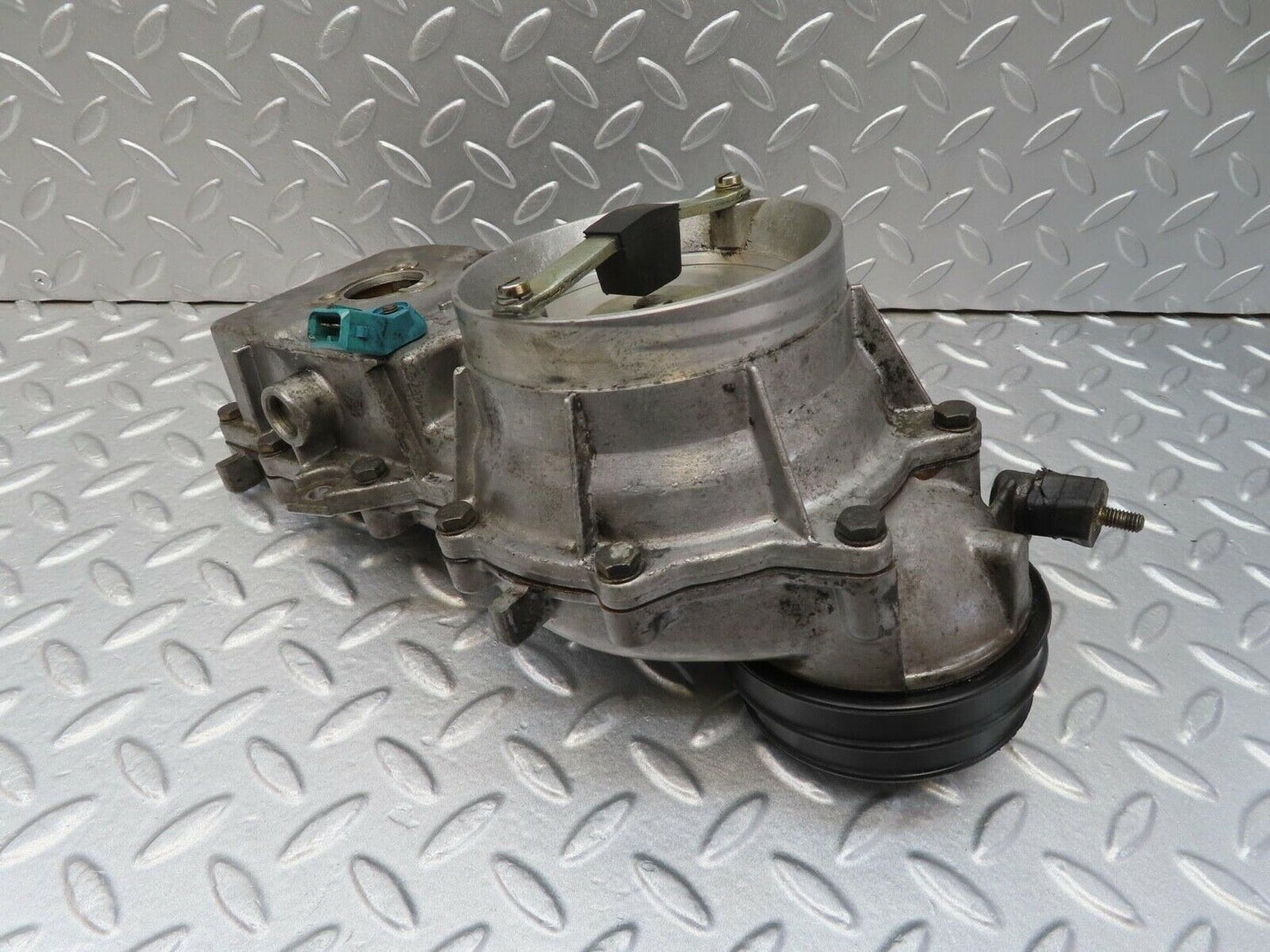 14017 Mercedes-Benz C107 280SLC Air Flow Sensor Bosch 0438120032