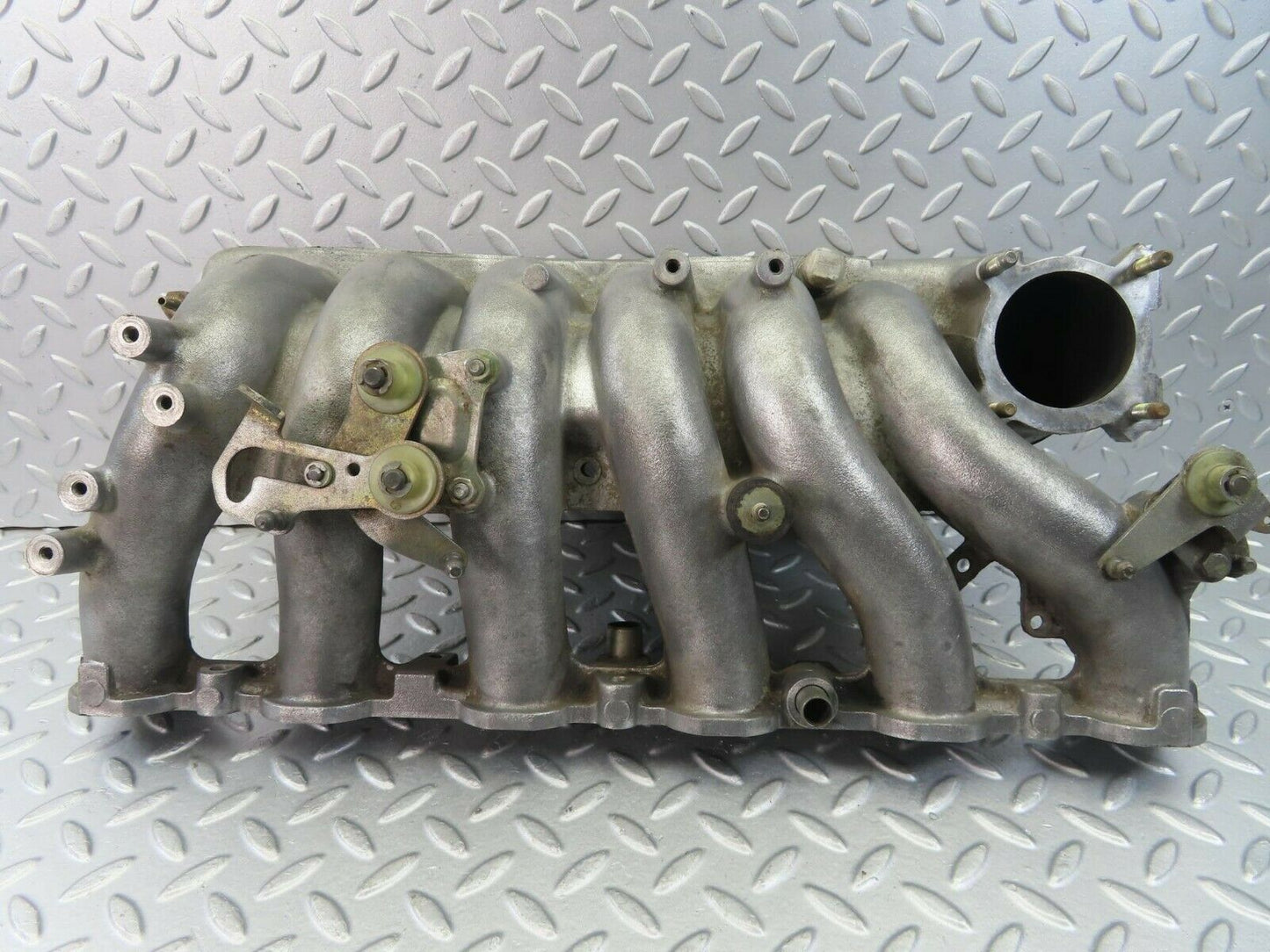 8961 Mercedes-Benz W123 Air Intake Manifold 1101412901