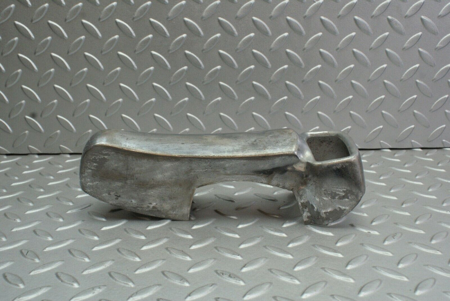 2722 Mercedes-Benz W105 219 PONTON Rear Bumper Part