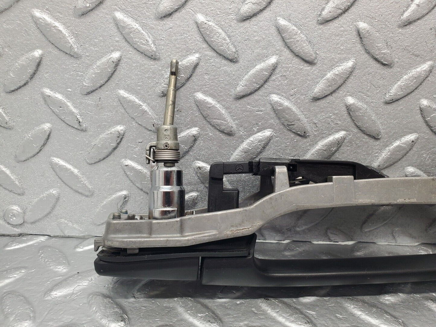 46141 Mercedes-Benz W124 Front Left Exterior Door Handle No Key