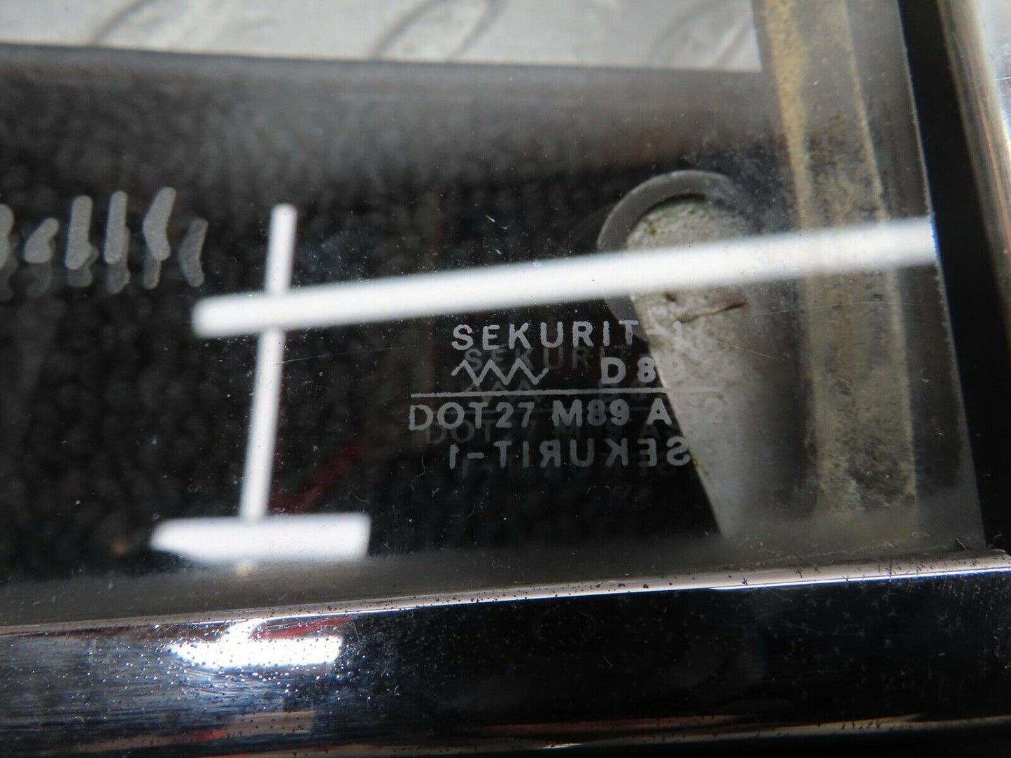 12322 Mercedes-Benz W108 280SE 3.5 Front Left Quarter Window Glass