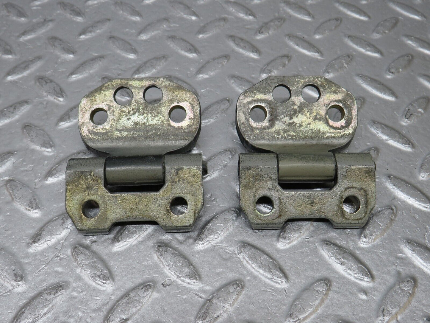 37737 Mercedes-Benz A124 320E Cabriolet Door Hinge Right Side