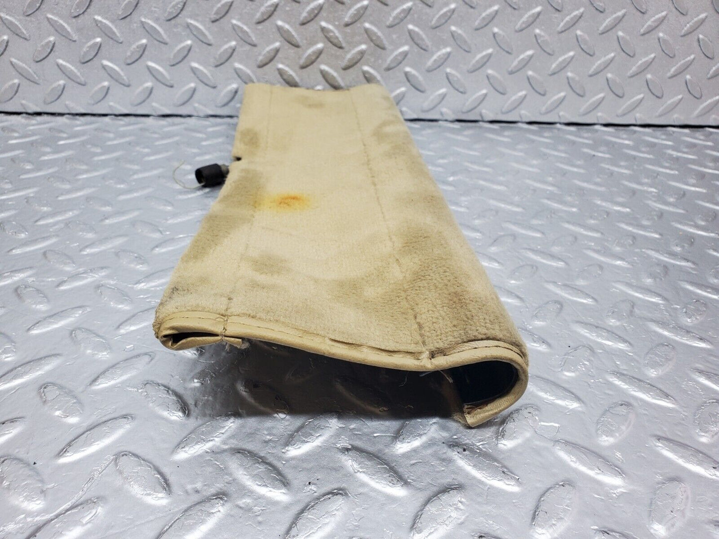 45859 Mercedes-Benz W126 420SE Front Left Seat Under Cover Beige
