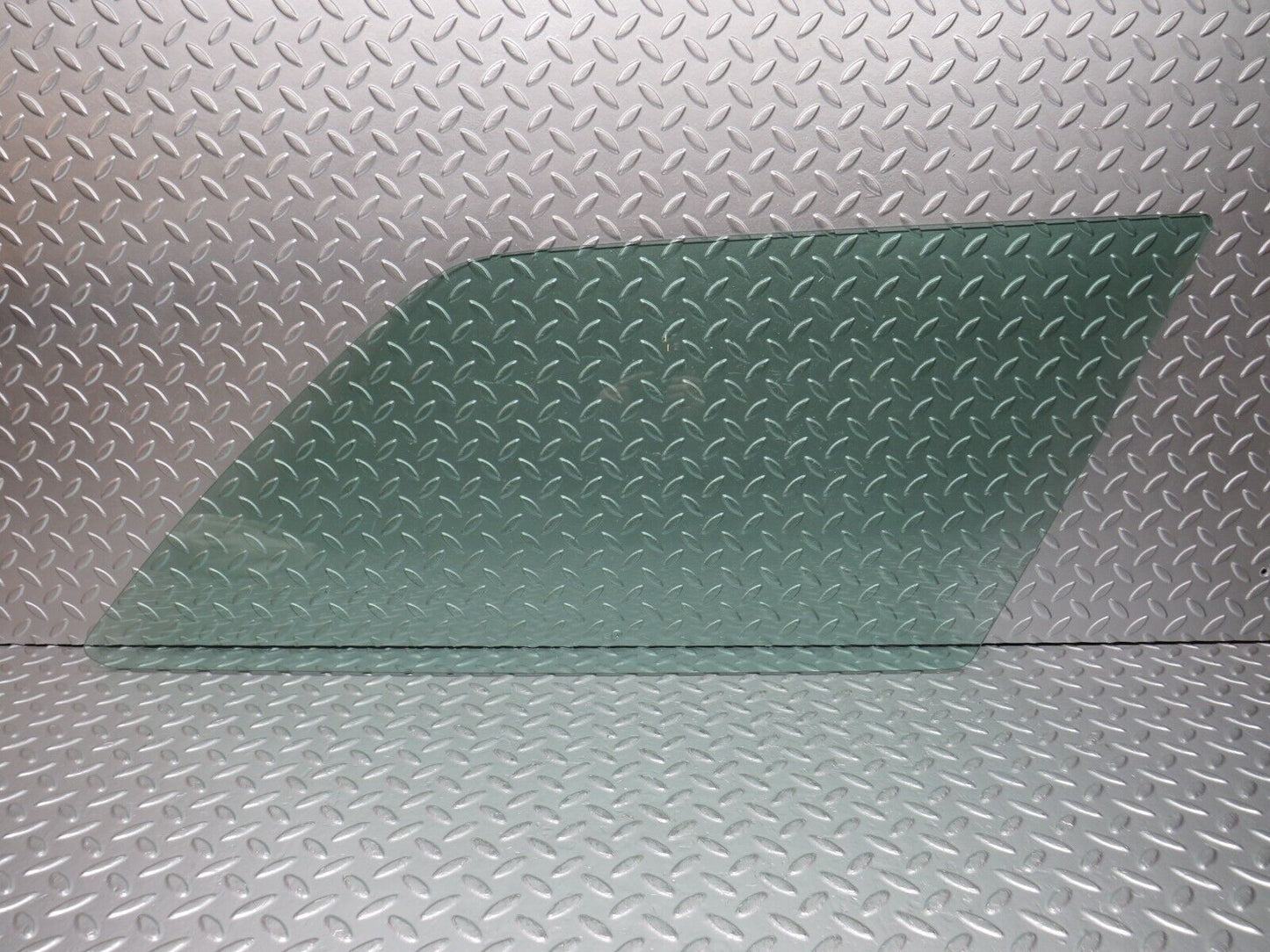 31448 Mercedes-Benz S124 220TE Wagon Rear Right Trunk Quarter Window Glass
