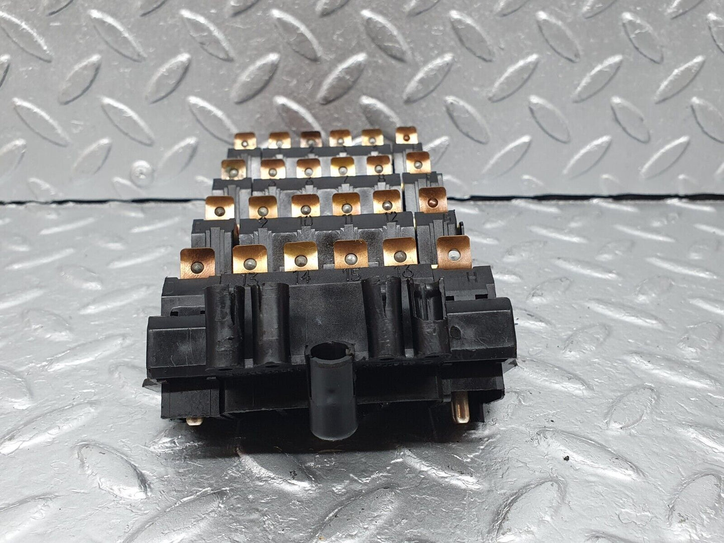 41542 Mercedes-Benz W124 200E Fuse Box 1245409505 1245400150