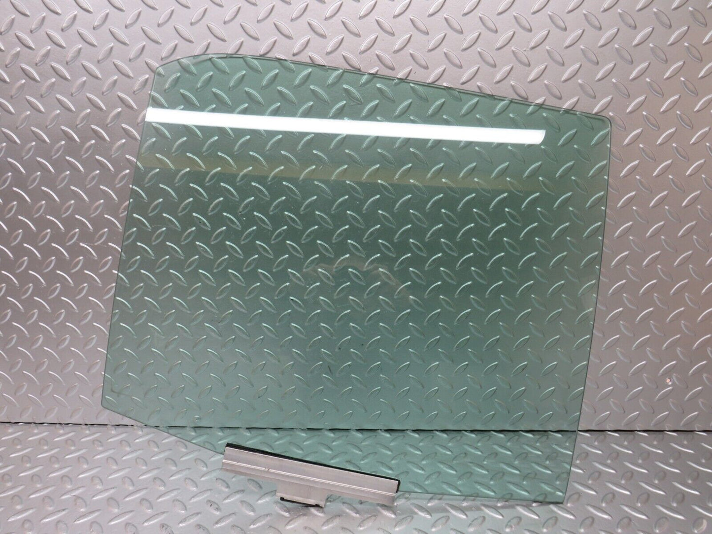 25644 Mercedes-Benz W124 280E Rear Right Door Window Glass