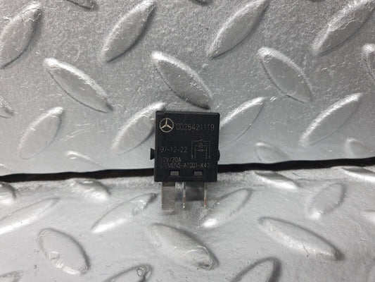 41795 Mercedes-Benz W202 C200 Indicator Relay 0025421119
