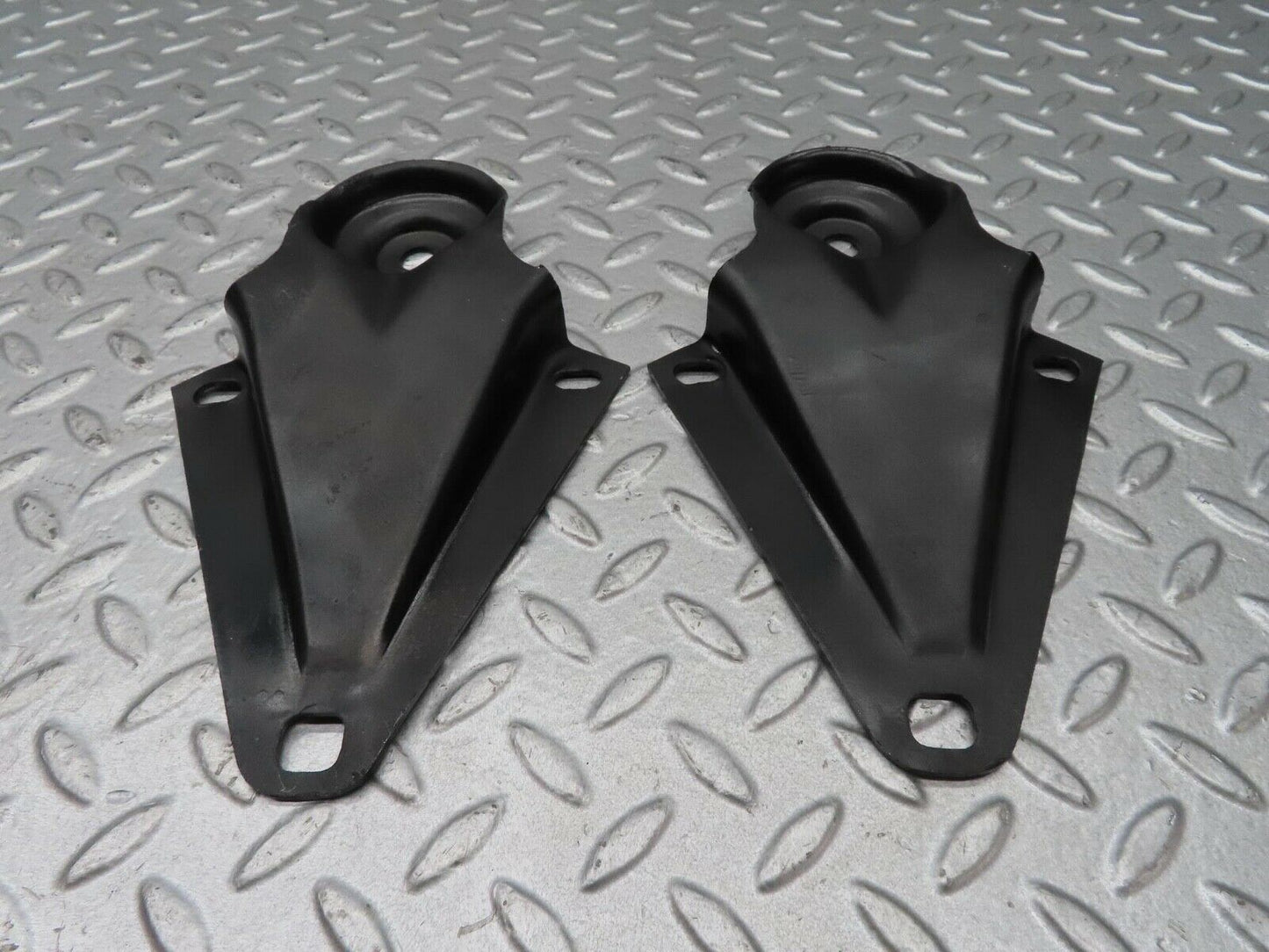 13203 Mercedes-Benz W111 220S Rear Suspension Axle Mounting Bracket