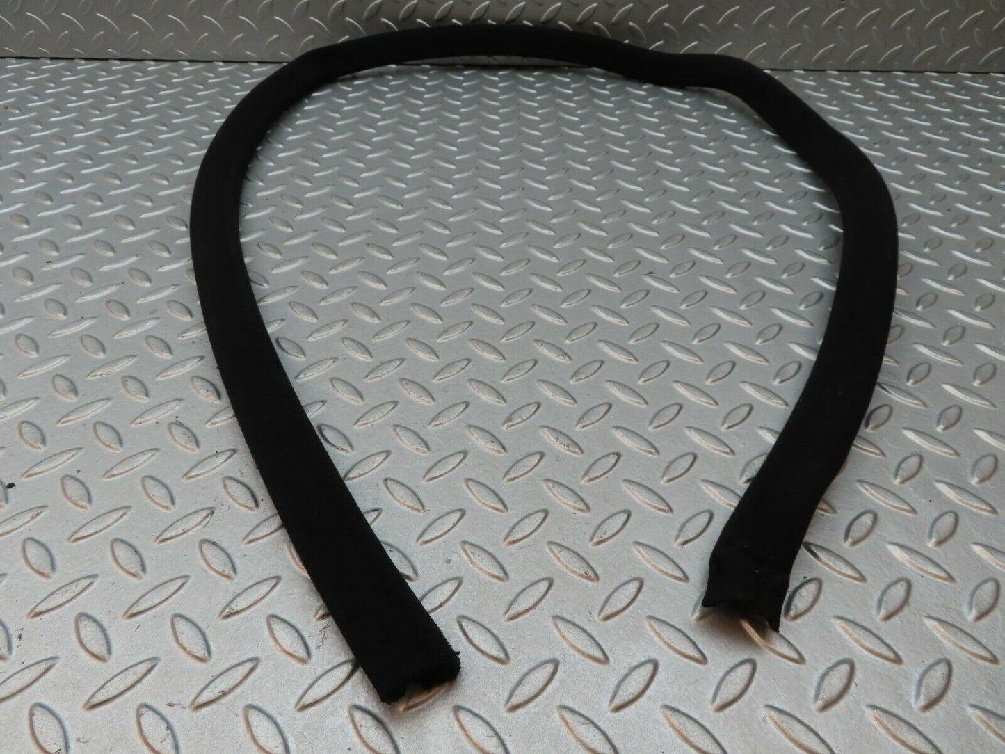 4077 Mercedes-Benz S123 200T Wagon Rear Left Door Seal
