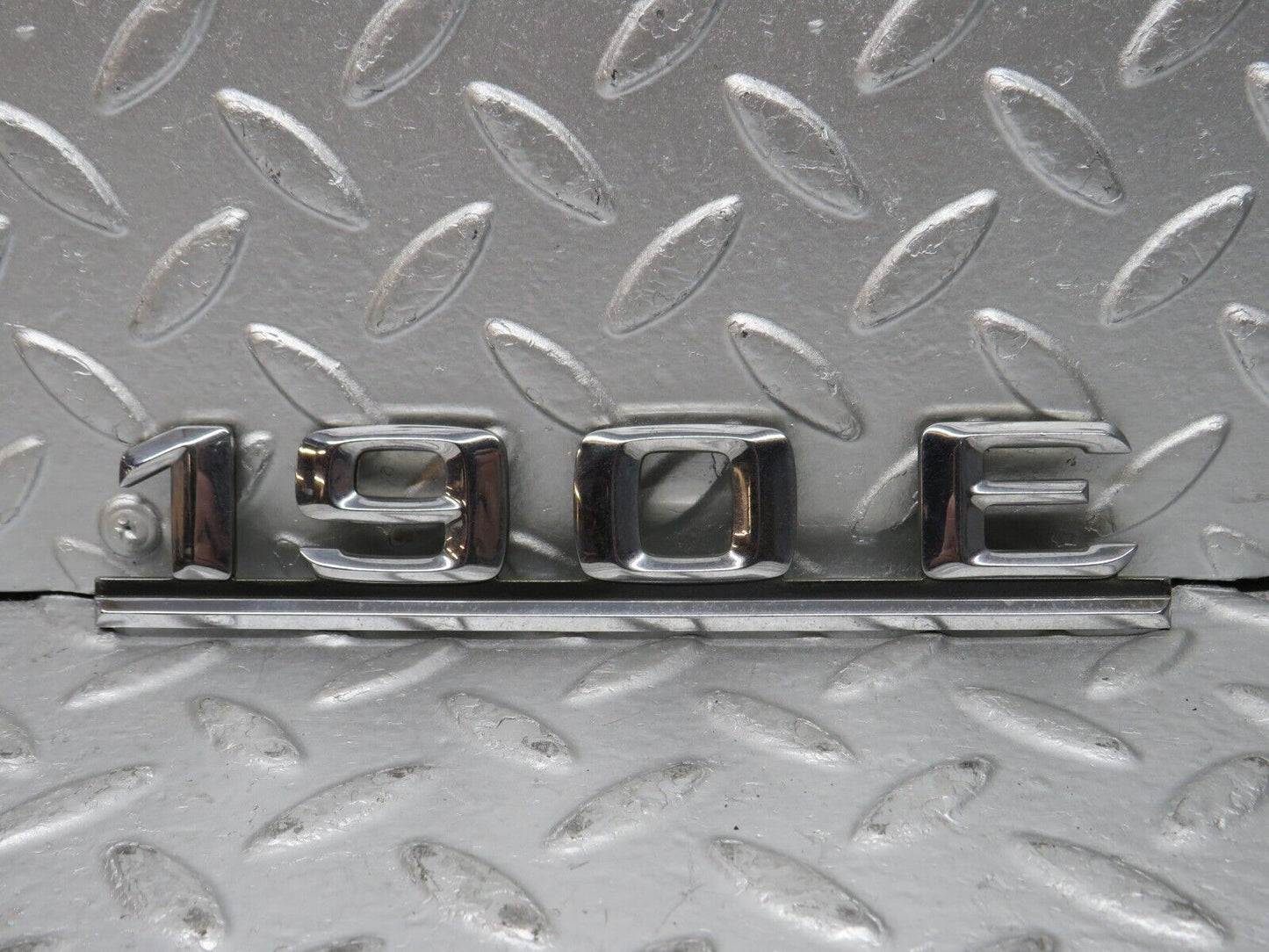 31815 Mercedes-Benz W201 190LE 1.8L 190E Trunk Badge Emblem 2018172015