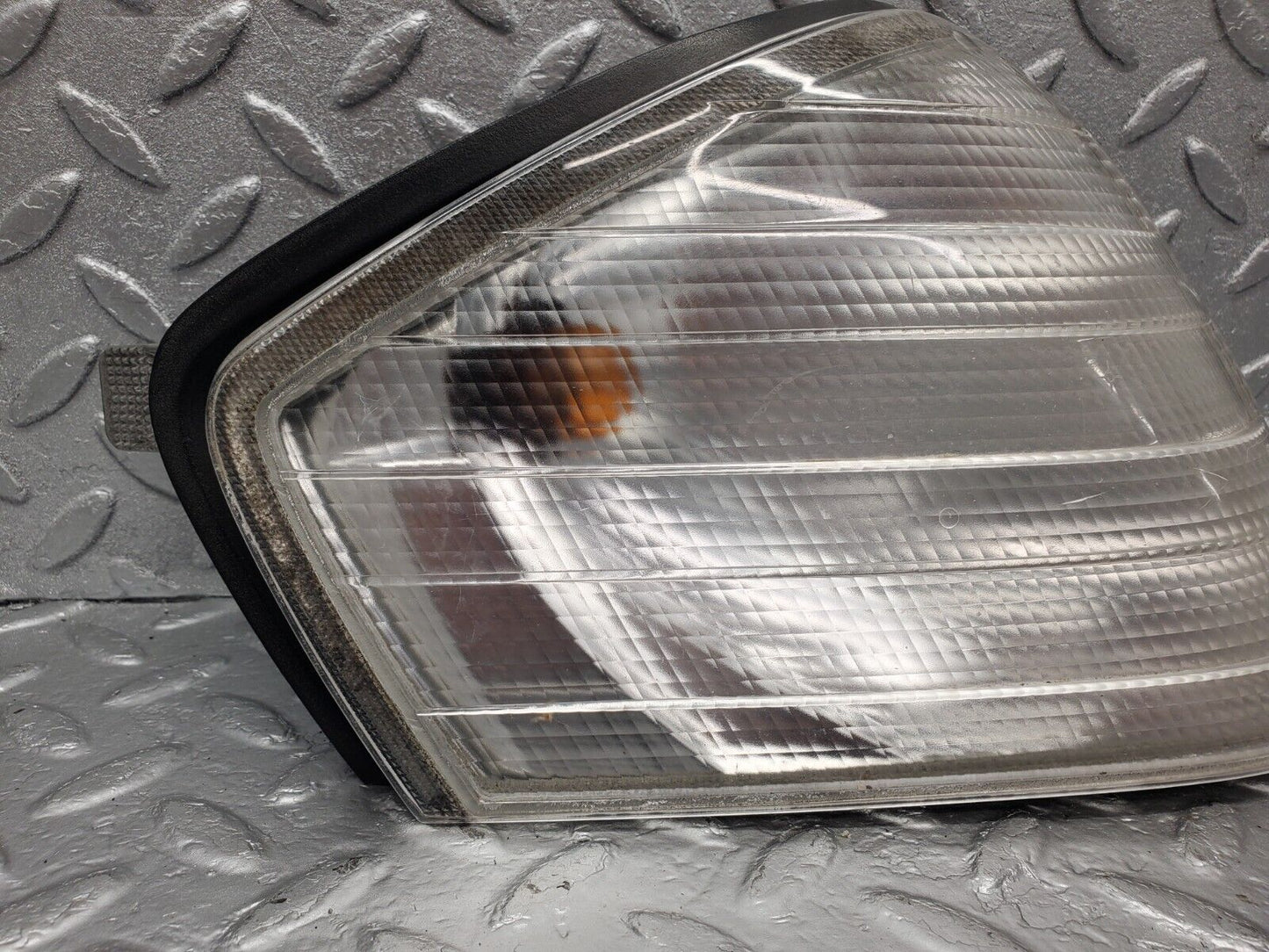 46901 Mercedes-Benz R129 320SL Coupe Front Right Indicator Light Bosch 1298261043 1315106917
