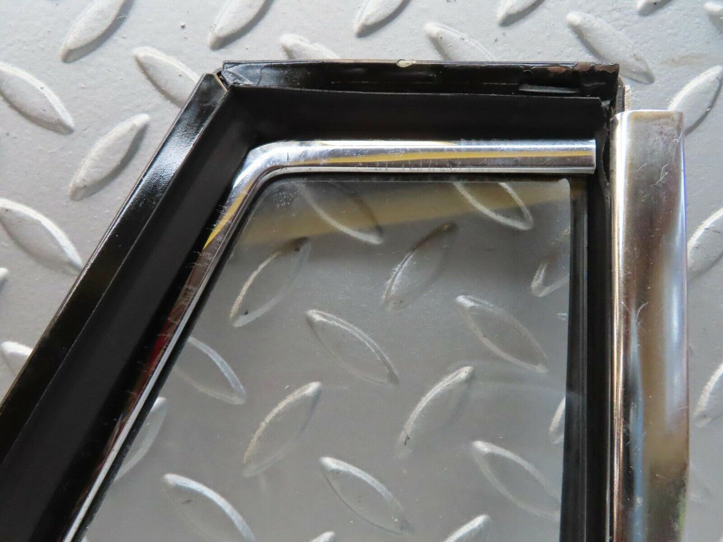 12650 Mercedes-Benz W111 220SE Front Left Quarter Window Glass
