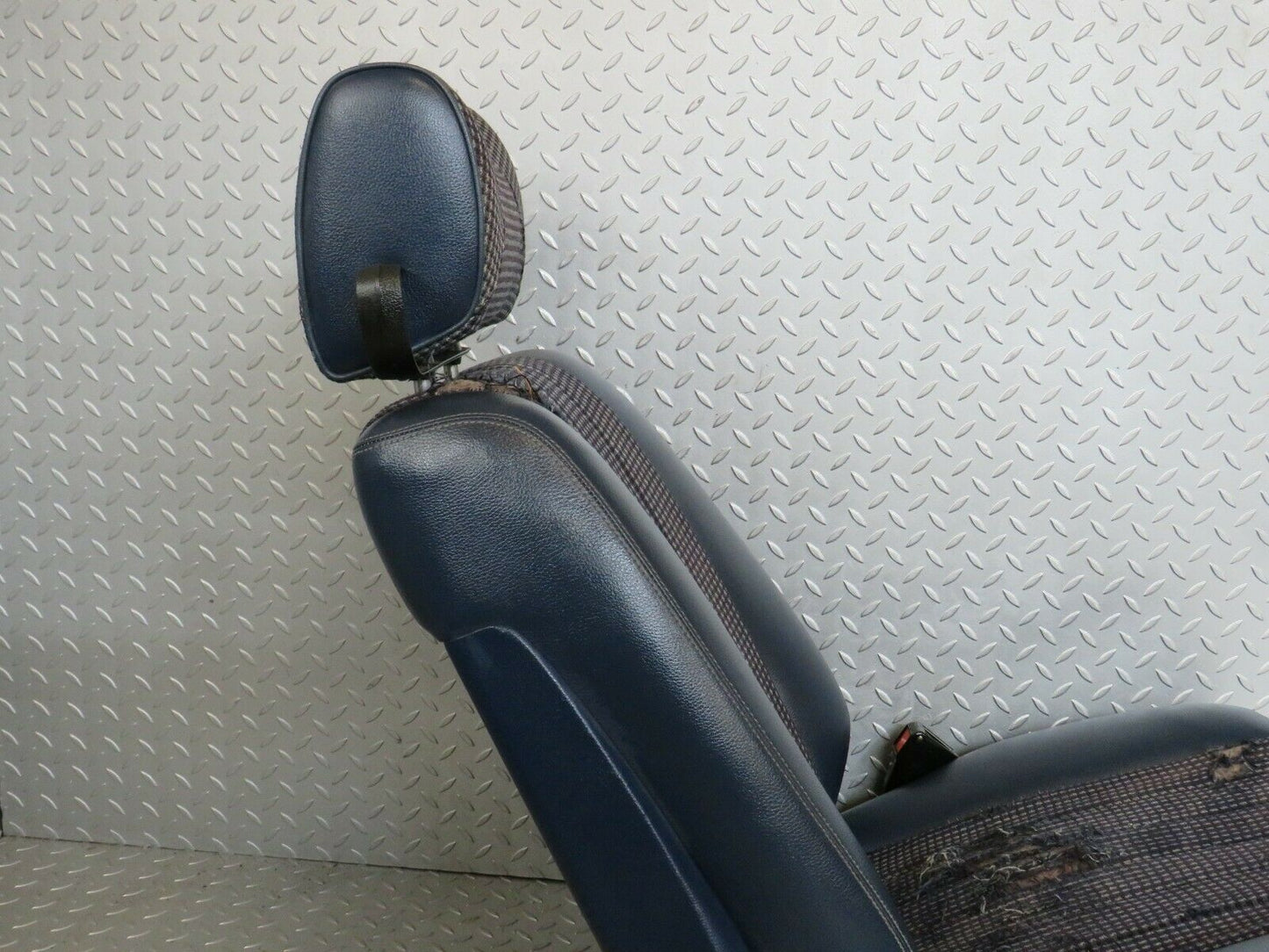 23760 Mercedes-Benz C107 450SLC Coupe Front Right Seat Blue Half Leather