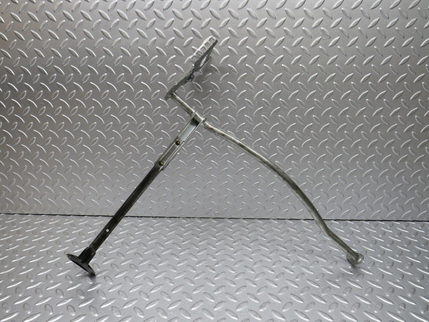 33202 Mercedes-Benz C107 R107 Front Right Seat Sliding Adjust Handle