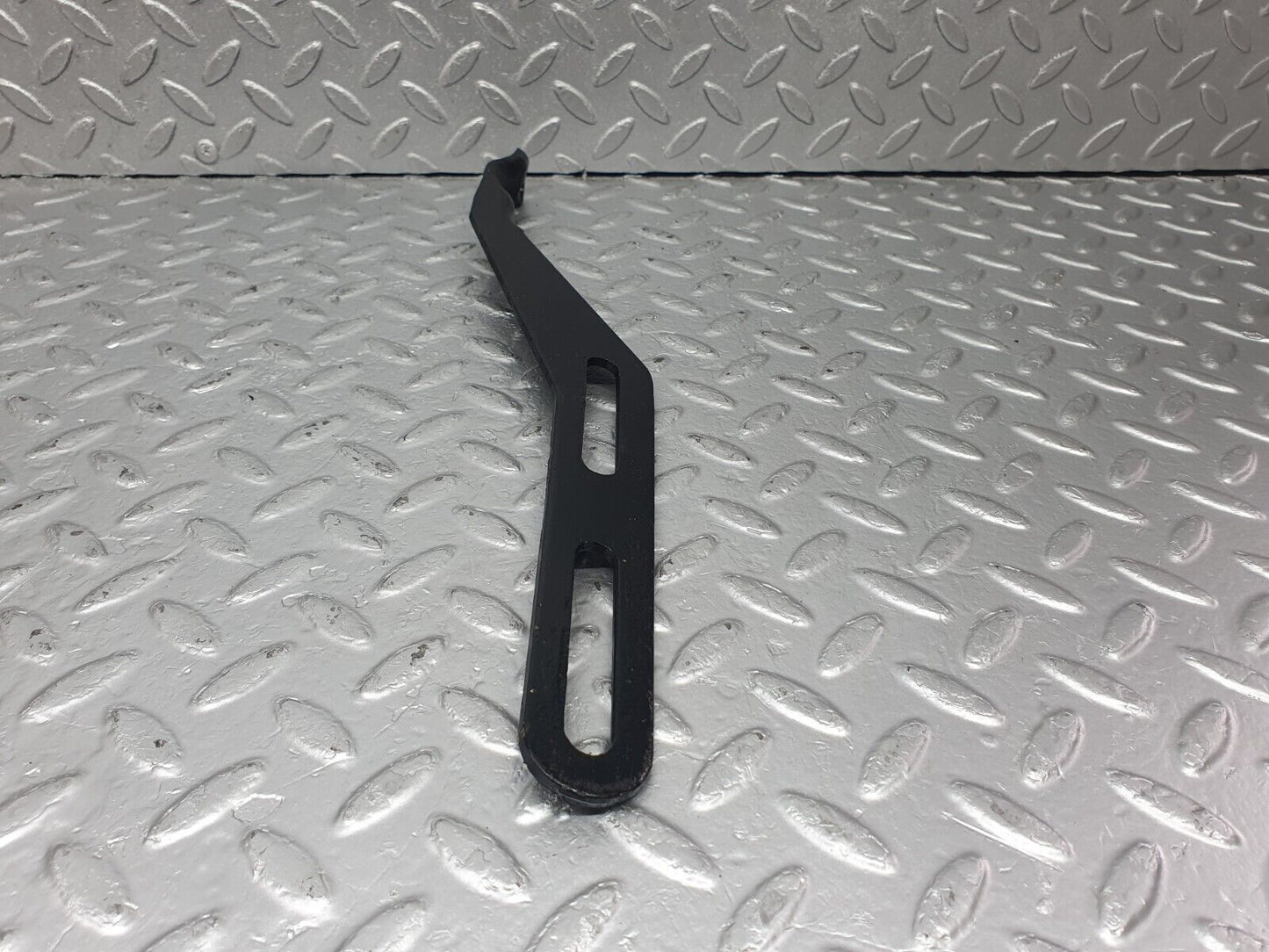 43513 Mercedes-Benz C126 380SEC Coupe Exhaust Bracket