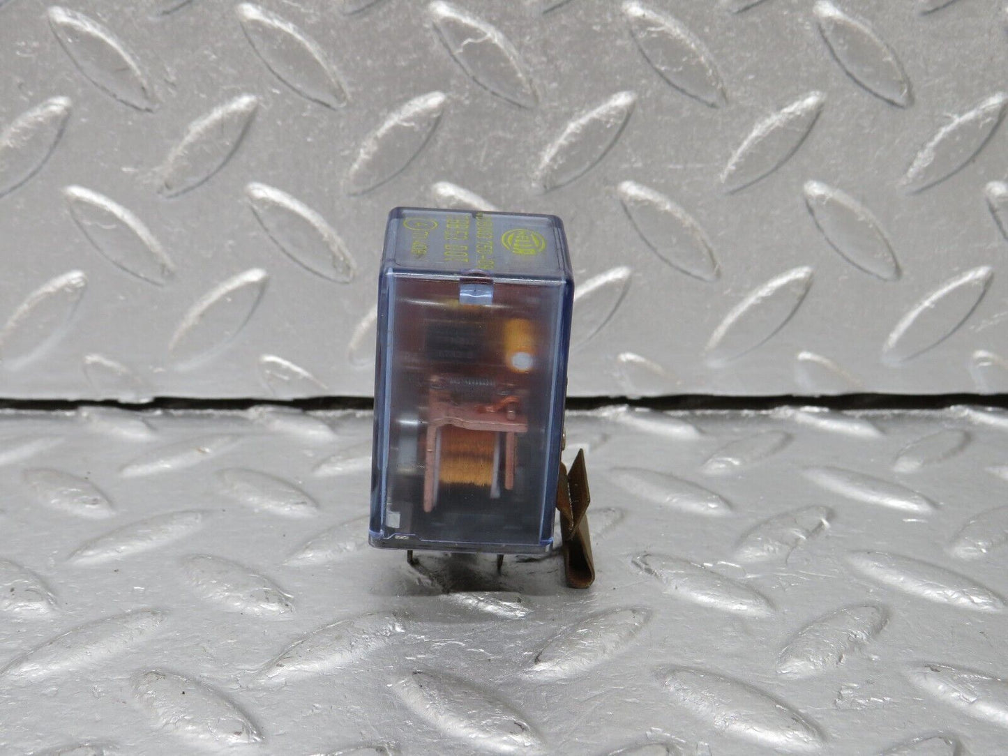 40315 Mercedes-Benz W110 230 Flasher Relay Hella 4DB003750-09