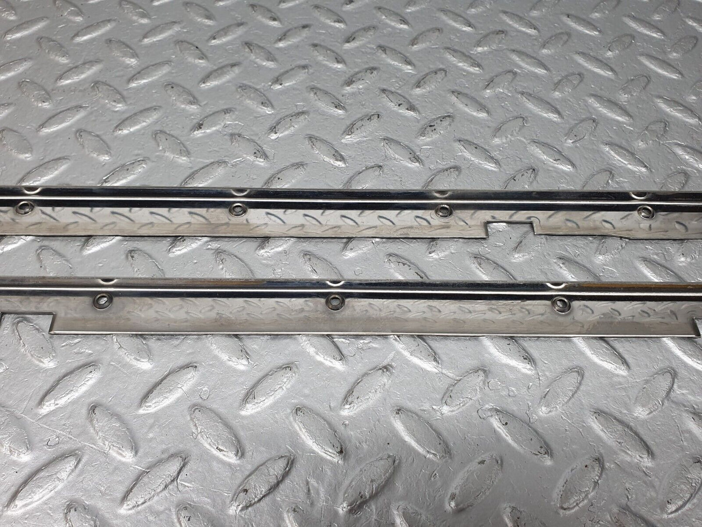 41058 Mercedes-Benz W126 300SE Sunroof Chrome Trim Set