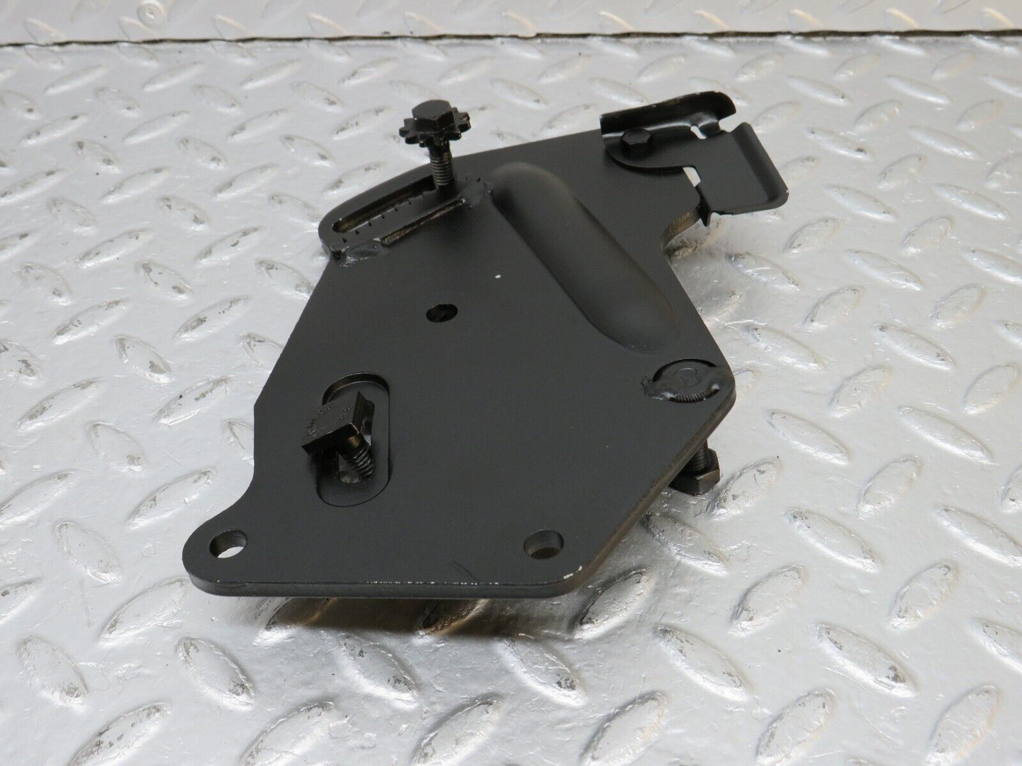 39923 Mercedes-Benz R107 350SL Power Steering Pump Bracket