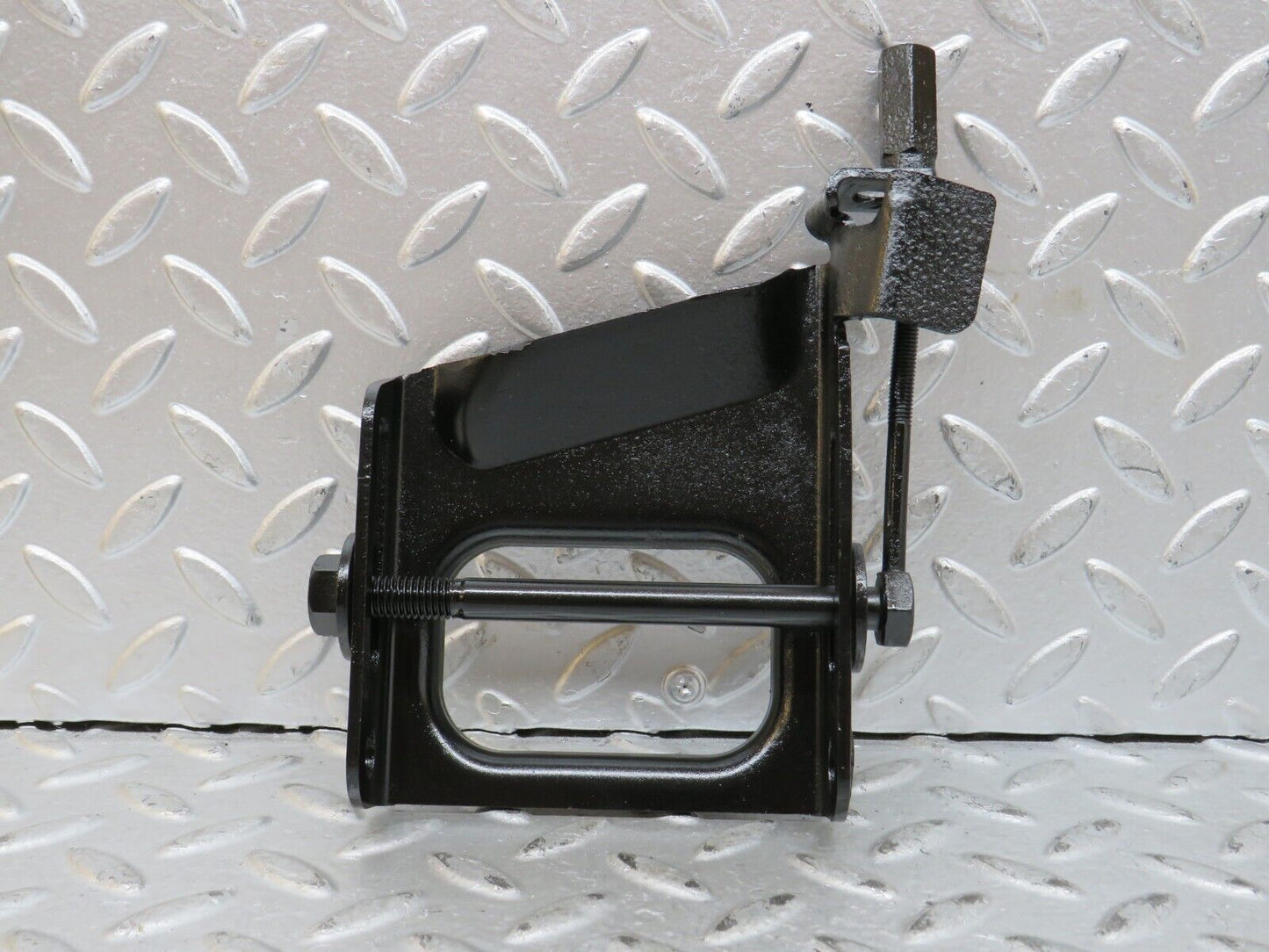 28442 Mercedes-Benz S123 240D Wagon Alternator Generator Bracket