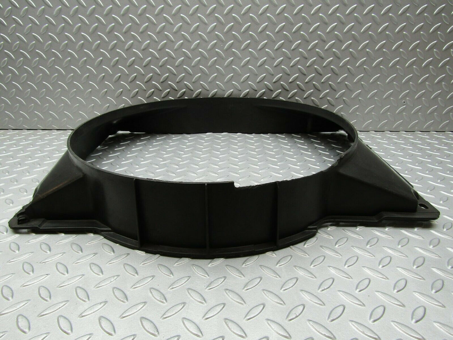 3288 Mercedes-Benz W115 220D Radiator Fan Shroud Fan Cover 1155050355