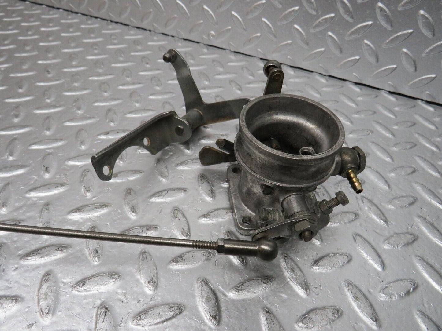31078 Mercedes-Benz W123 200D Throttle Body Valve 6150710406