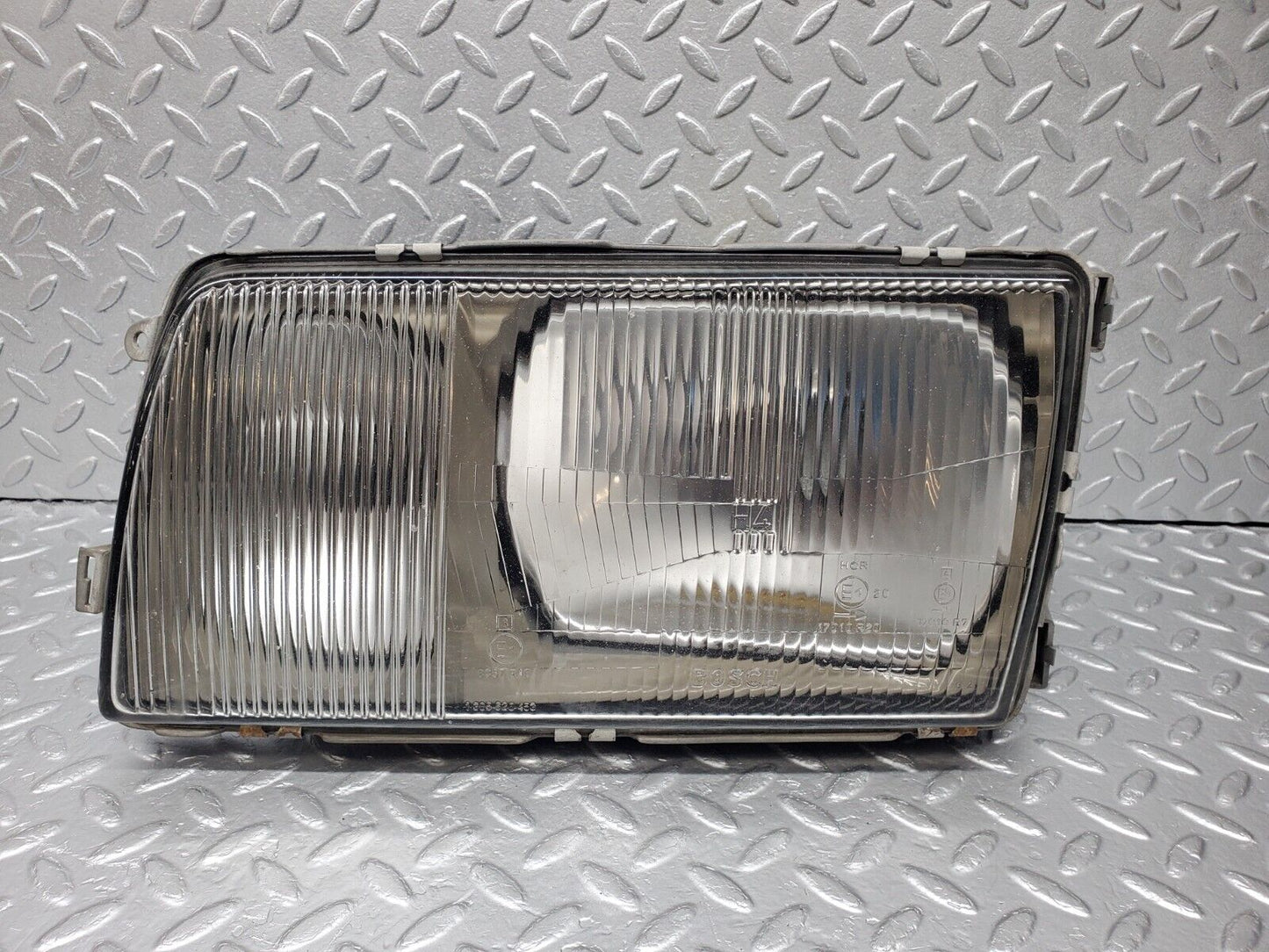 45827 Mercedes-Benz W126 420SE Headlight Left Bosch 0301065705 1268209461