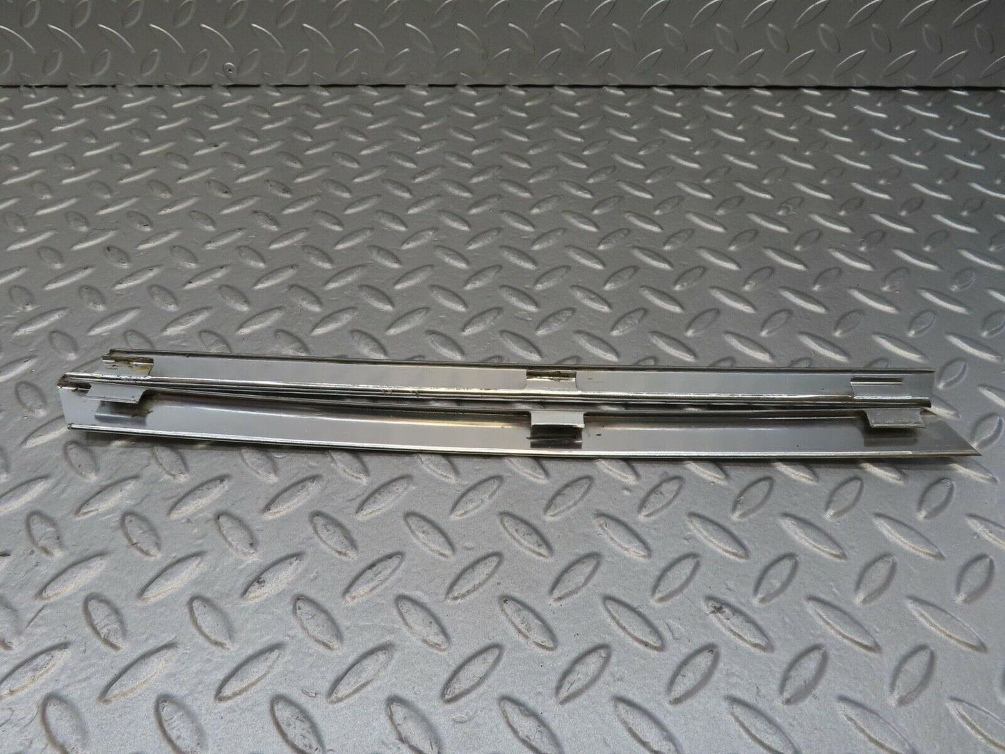 14142 Mercedes-Benz C107 280SLC Quarter Window Front Chrome Trim