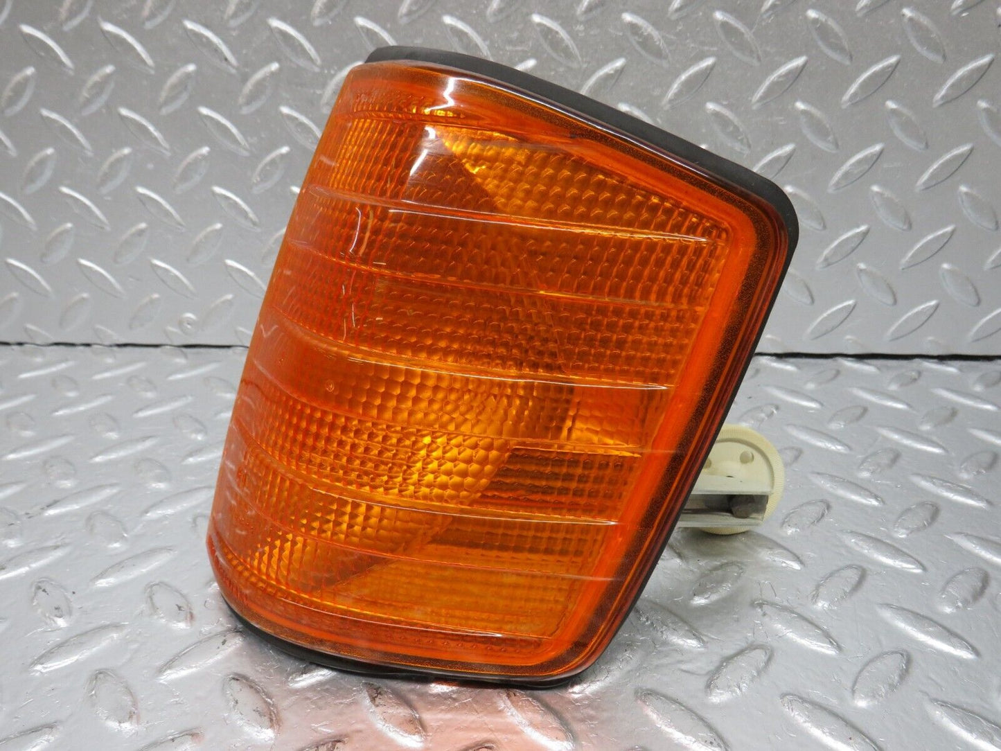 33678 Mercedes-Benz W201 190E 2.0L Indicator Light Front Left Bosch 1305232034