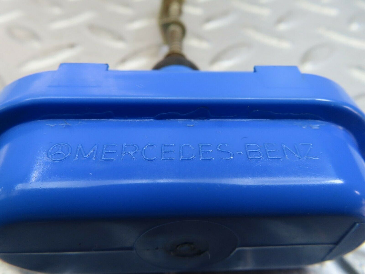 9586 Mercedes-Benz C123 280CE Coupe Door Lock Vacuum Actuator