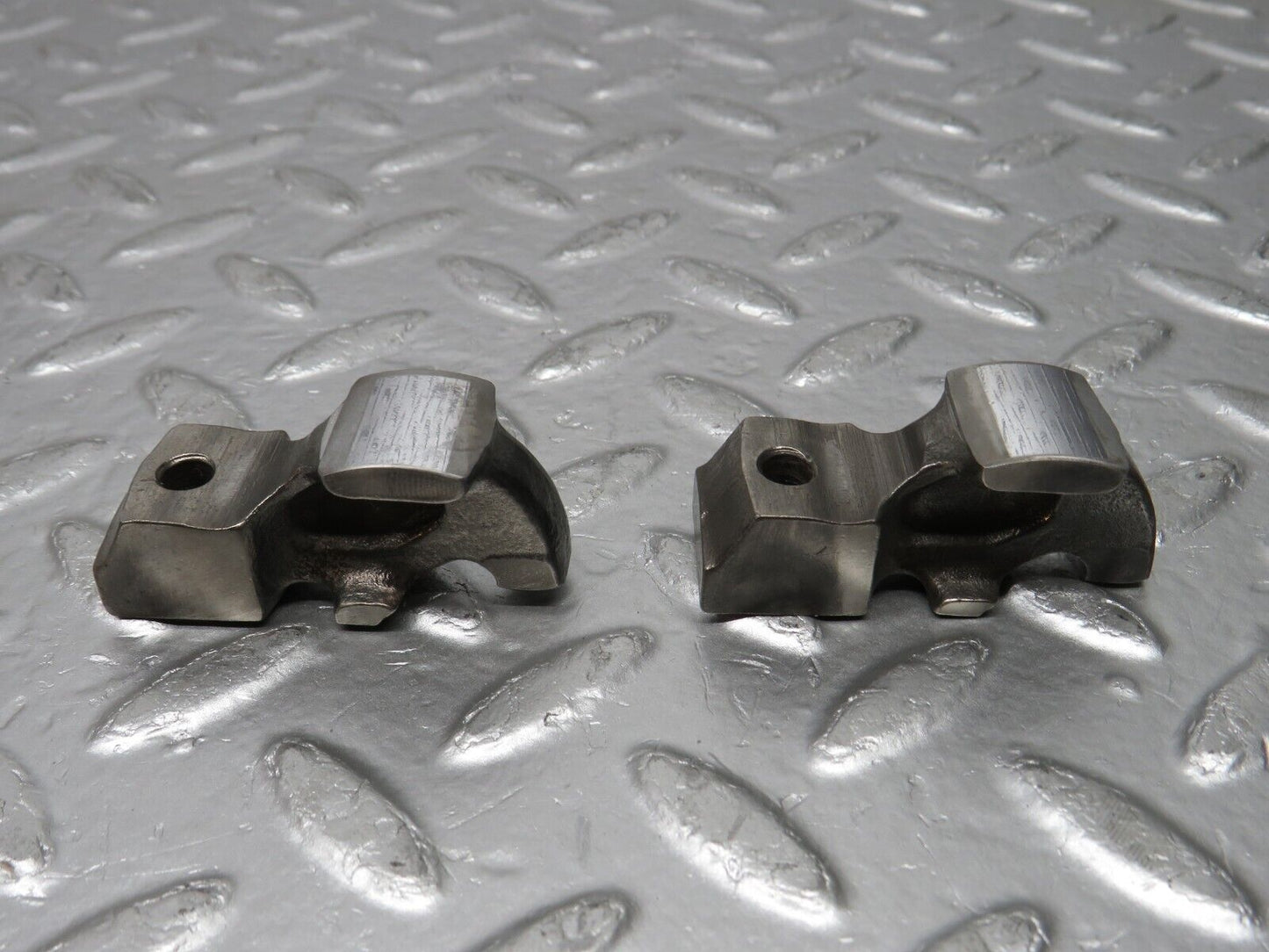 33002 Mercedes-Benz C107 R107 350 V8 Valve Rocker Arm With Spring & Tappet