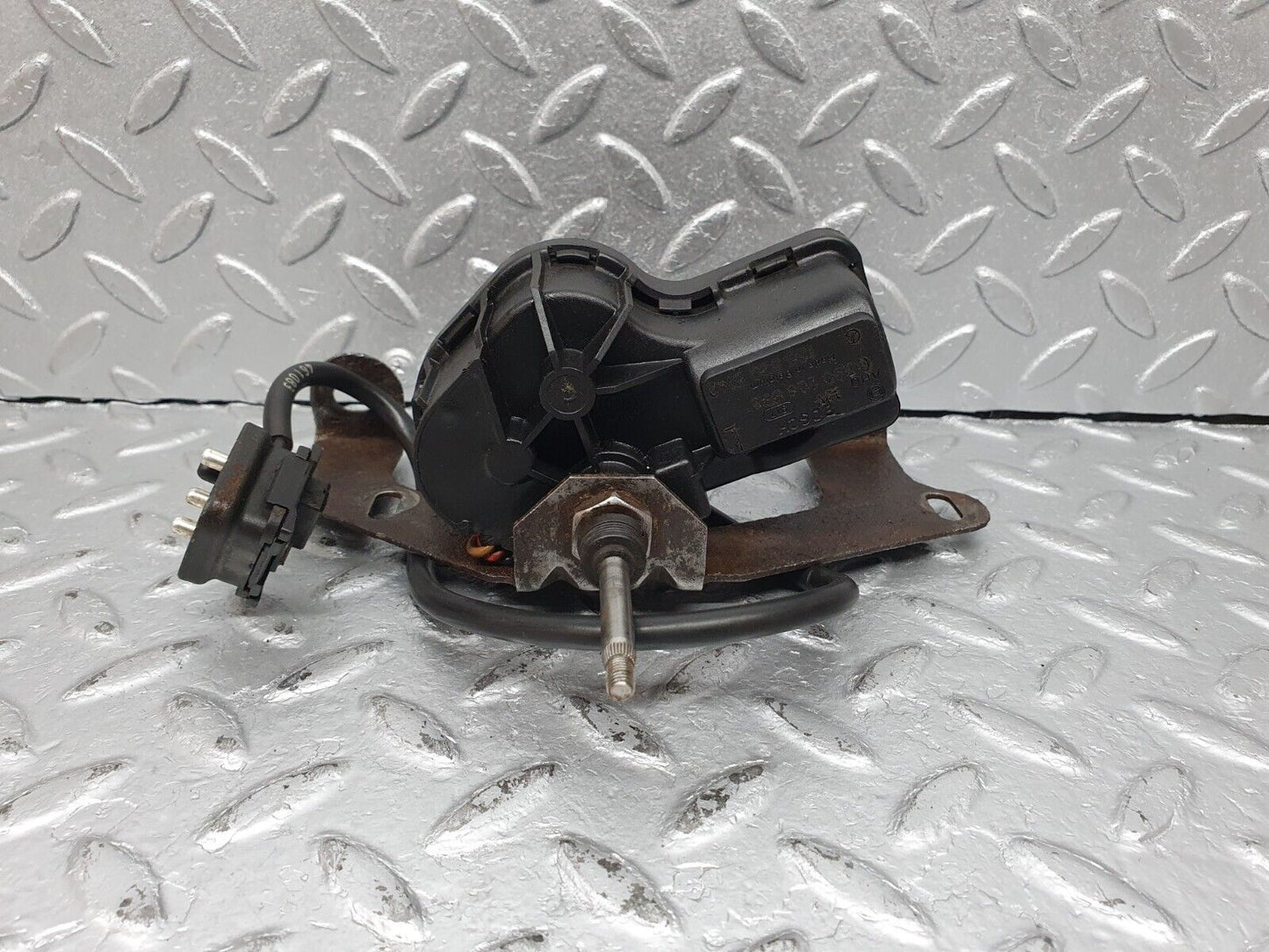 41114 Mercedes-Benz W126 300SE Headlight Wiper Motor Left 1268205142
