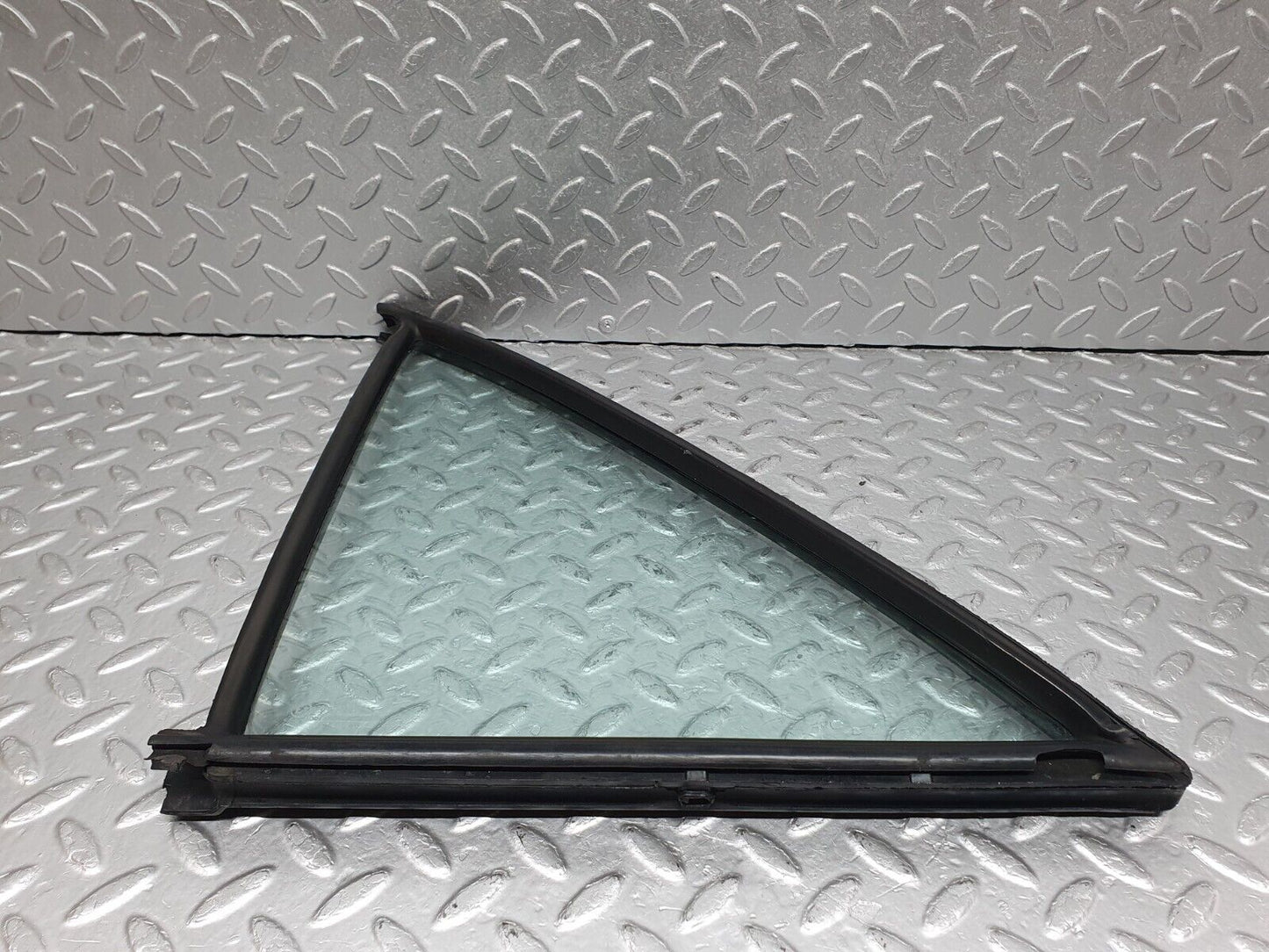 41130 Mercedes-Benz W126 300SE Rear Left Quarter Window Glass 1267350124
