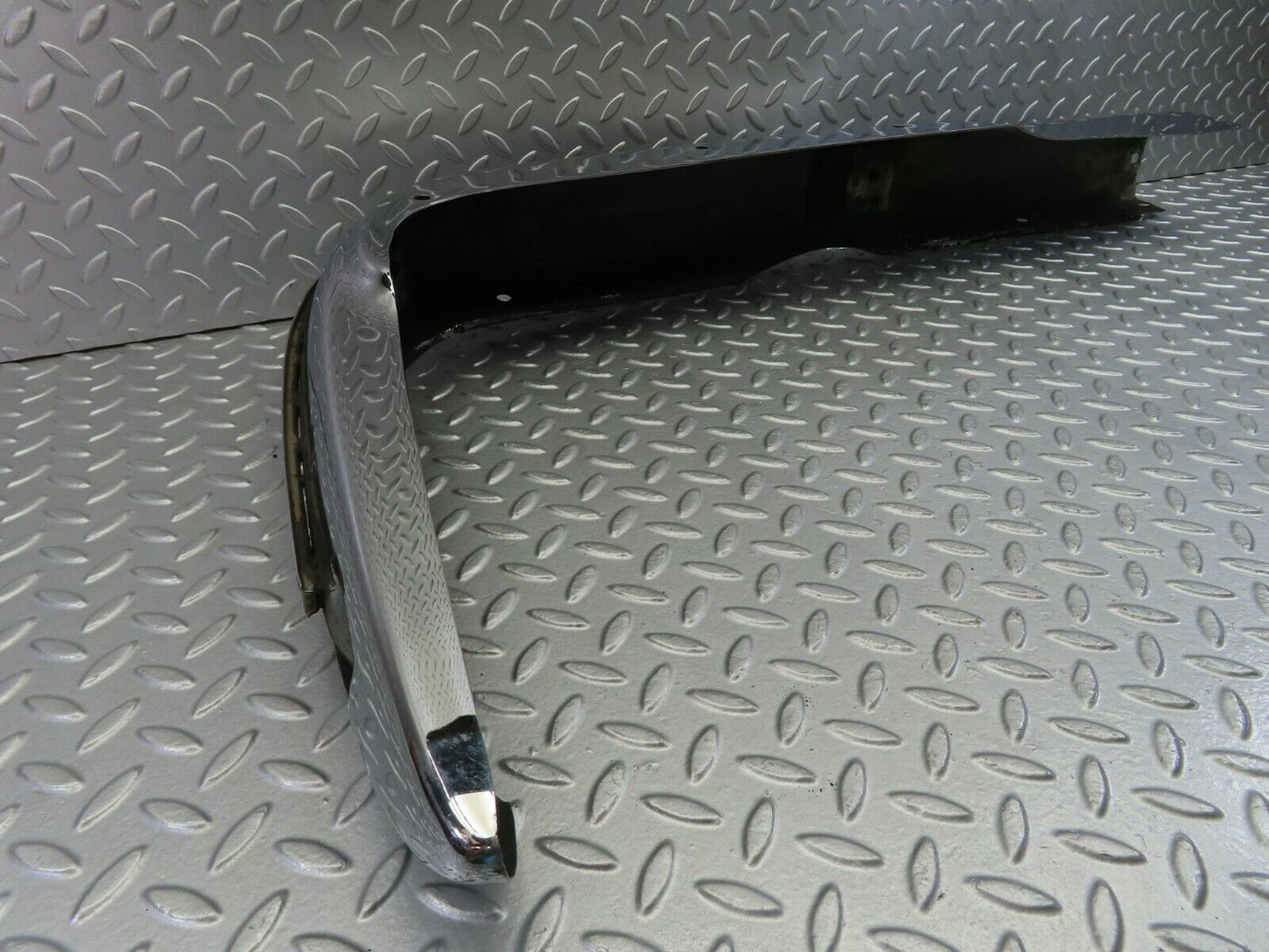 10639 Mercedes-Benz W108 Front Left Bumper Corner