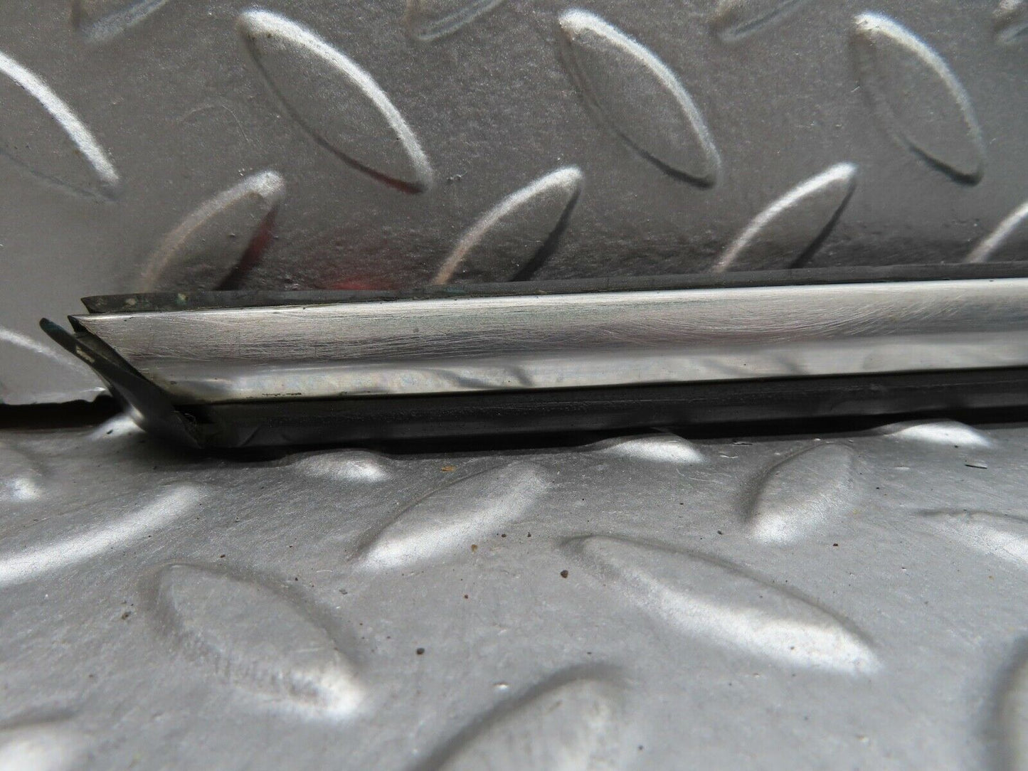 20962 Mercedes-Benz W114 250CE Coupe Left Door Centre Moulding Trim