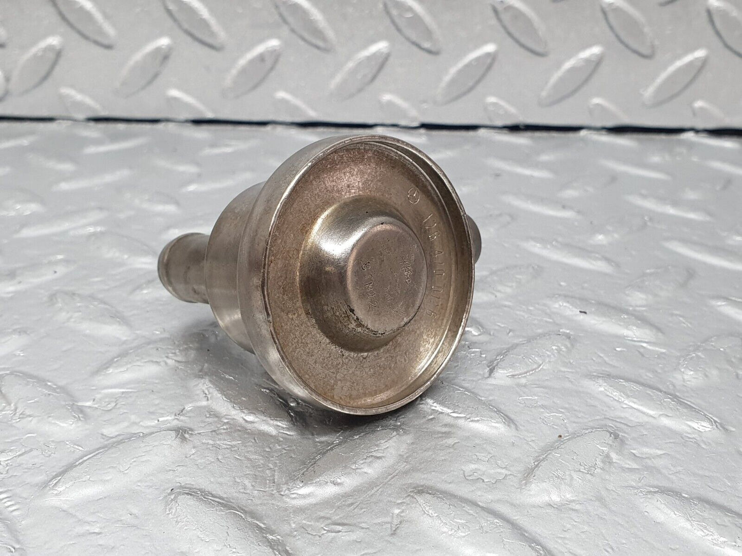 43535 Mercedes-Benz C126 380SEC Coupe Fuel Pressure Regulator Damper 1264700116